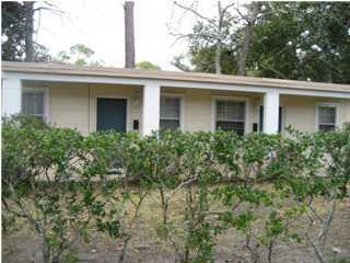 ROOMY DUPLEX LOCATED IN A QUAINT COTTAGE LIKE SETTING. VERY QUIET AND SHADED COMPLEX. .NO PETS ALLOWED. THERE IS NO LAUNDRY ON SITE, AND NO DISHWASHER. CONVENIENT TO HURLBURT AS WELL AS MANY OTHER AREAS IN FWB. CLOSE TO THE MALL. CALL OUR OFFICE TODAY FOR AN APPOINTMENT $645 IS FOR ONE PERSON, IF MORE THAN ONE PERSON ADDITIONAL CHARGES APPLY.THERE IS ROOM FOR ONLY ONE PARKING SPACE PER UNIT NO SMOKING IN THE UNIT