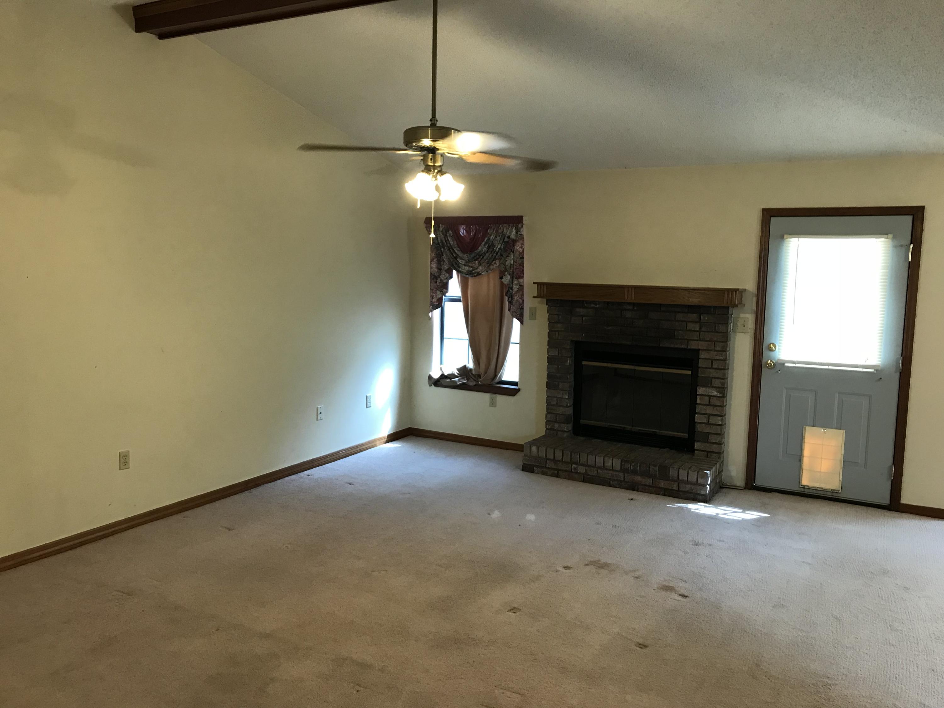 COUNTRYVIEW ESTATES - Residential Lease