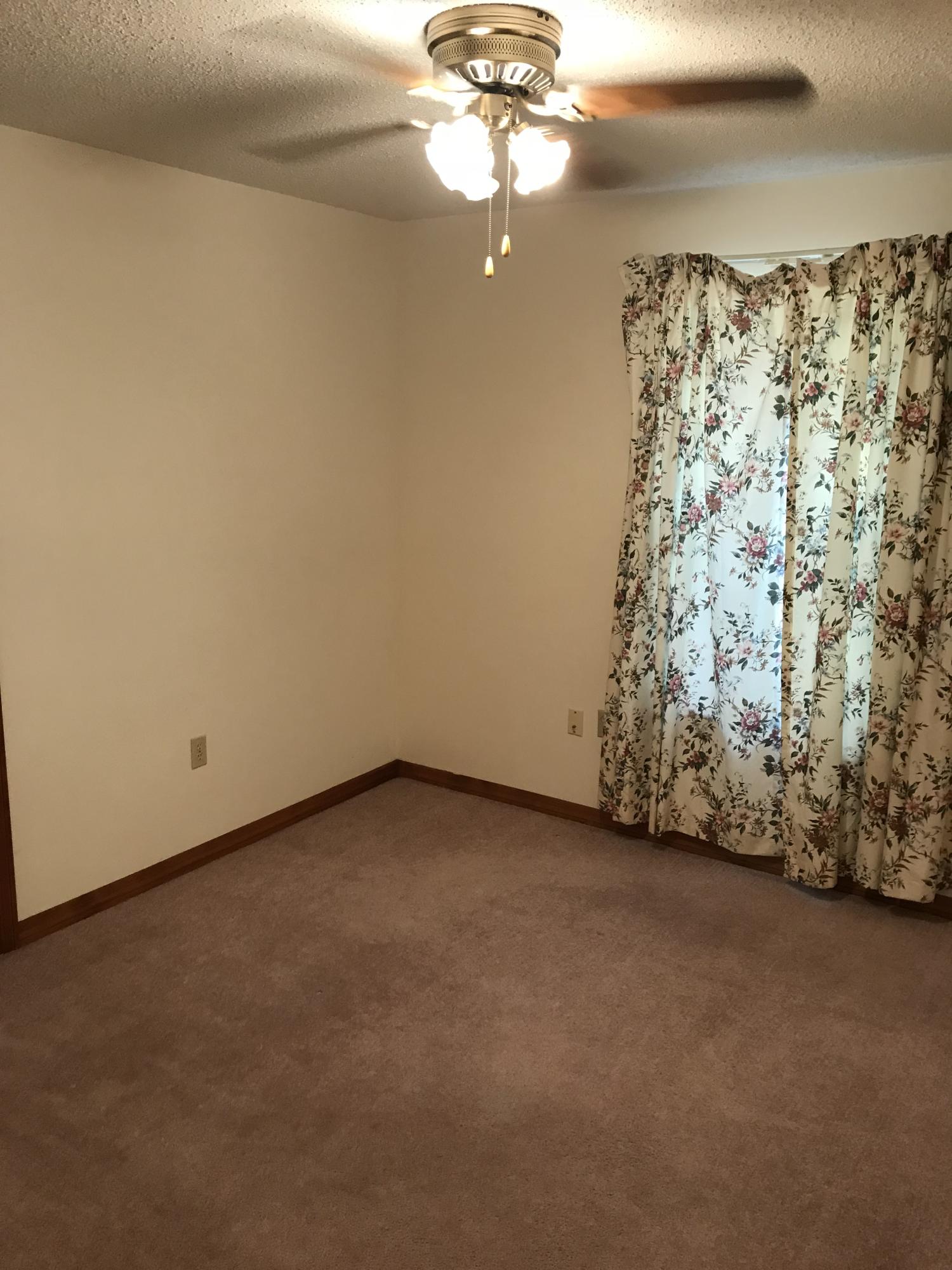 COUNTRYVIEW ESTATES - Residential Lease