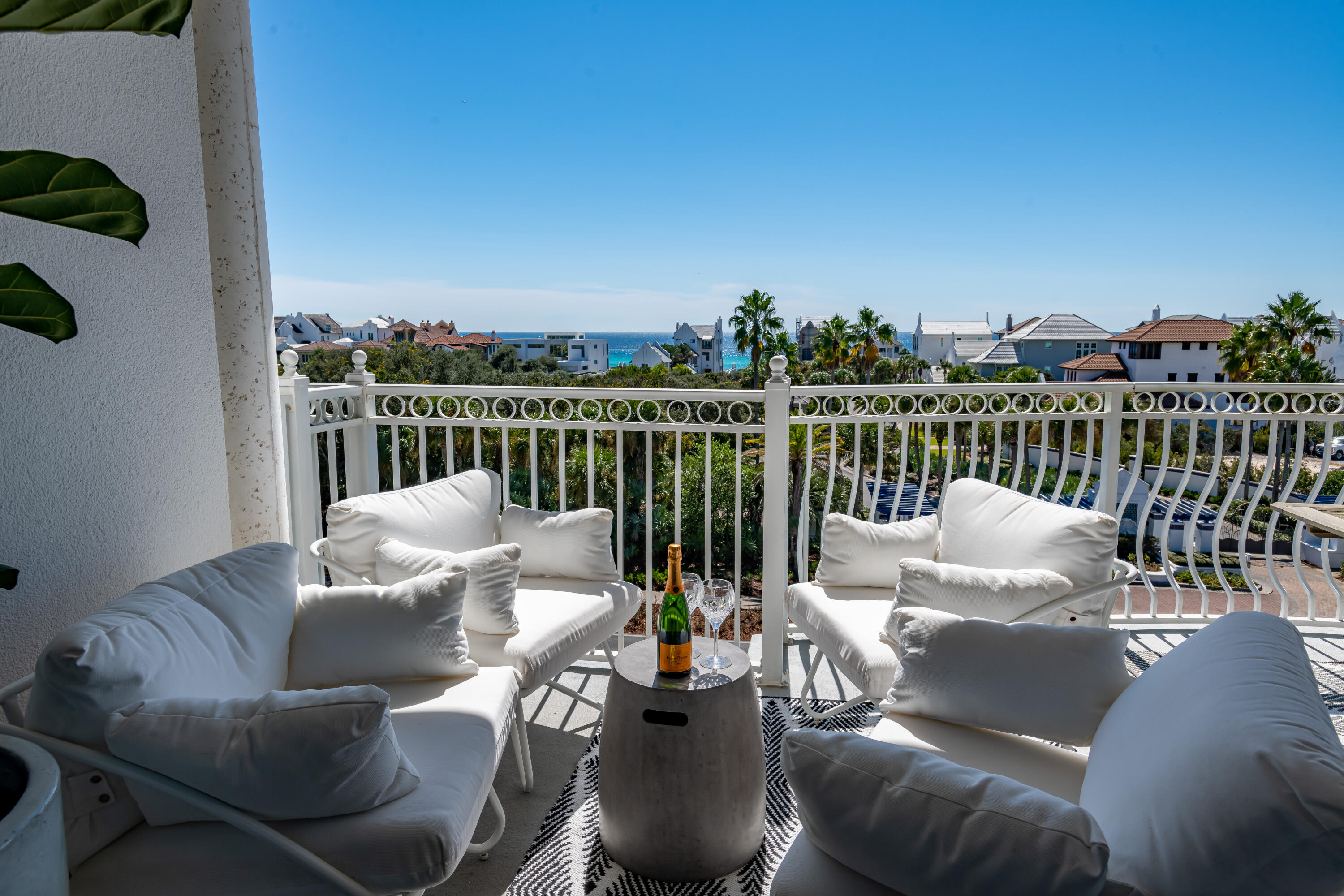 ALEXANDER AT PALM COURT - Residential