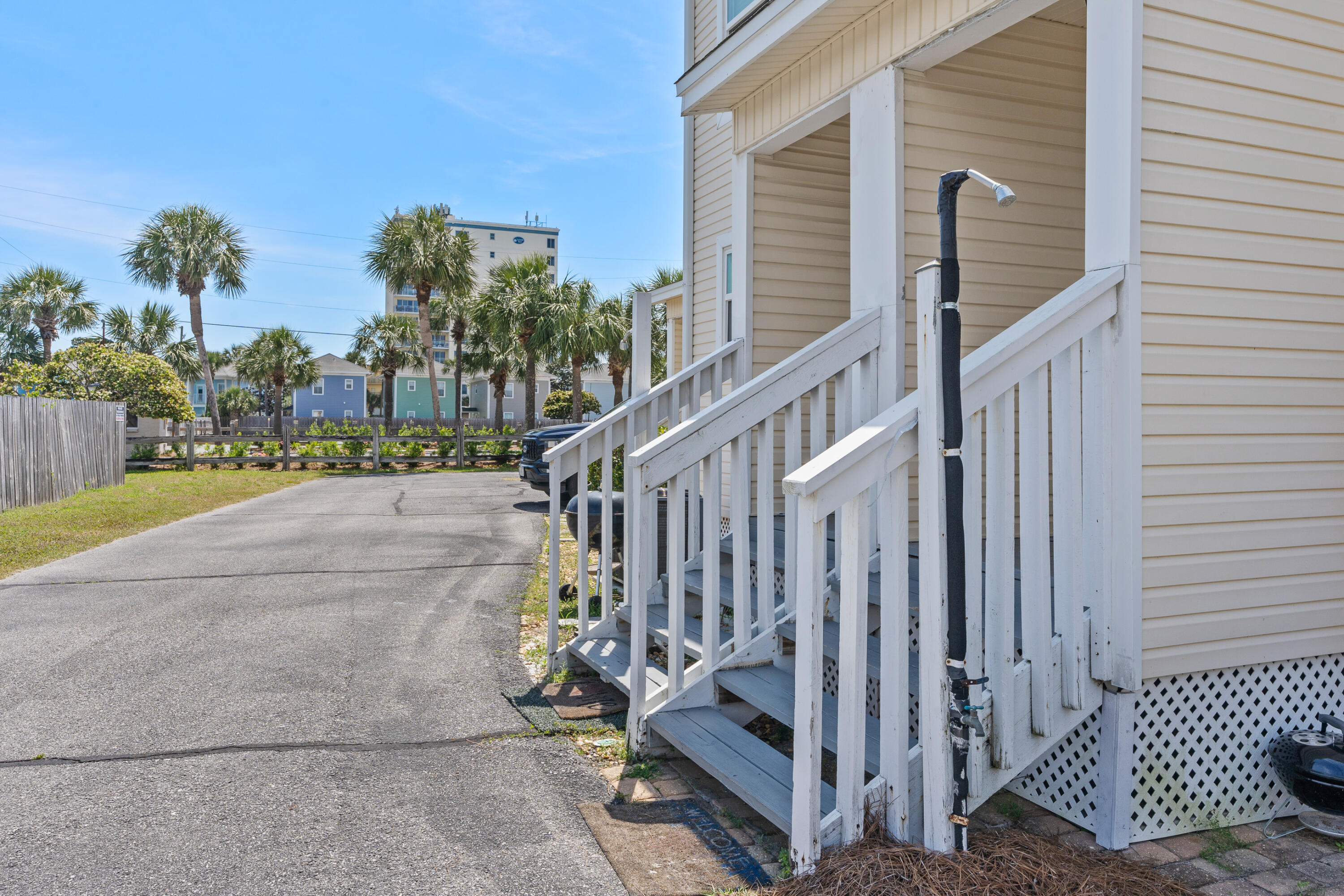 SAND PEBBLES T/H - Residential