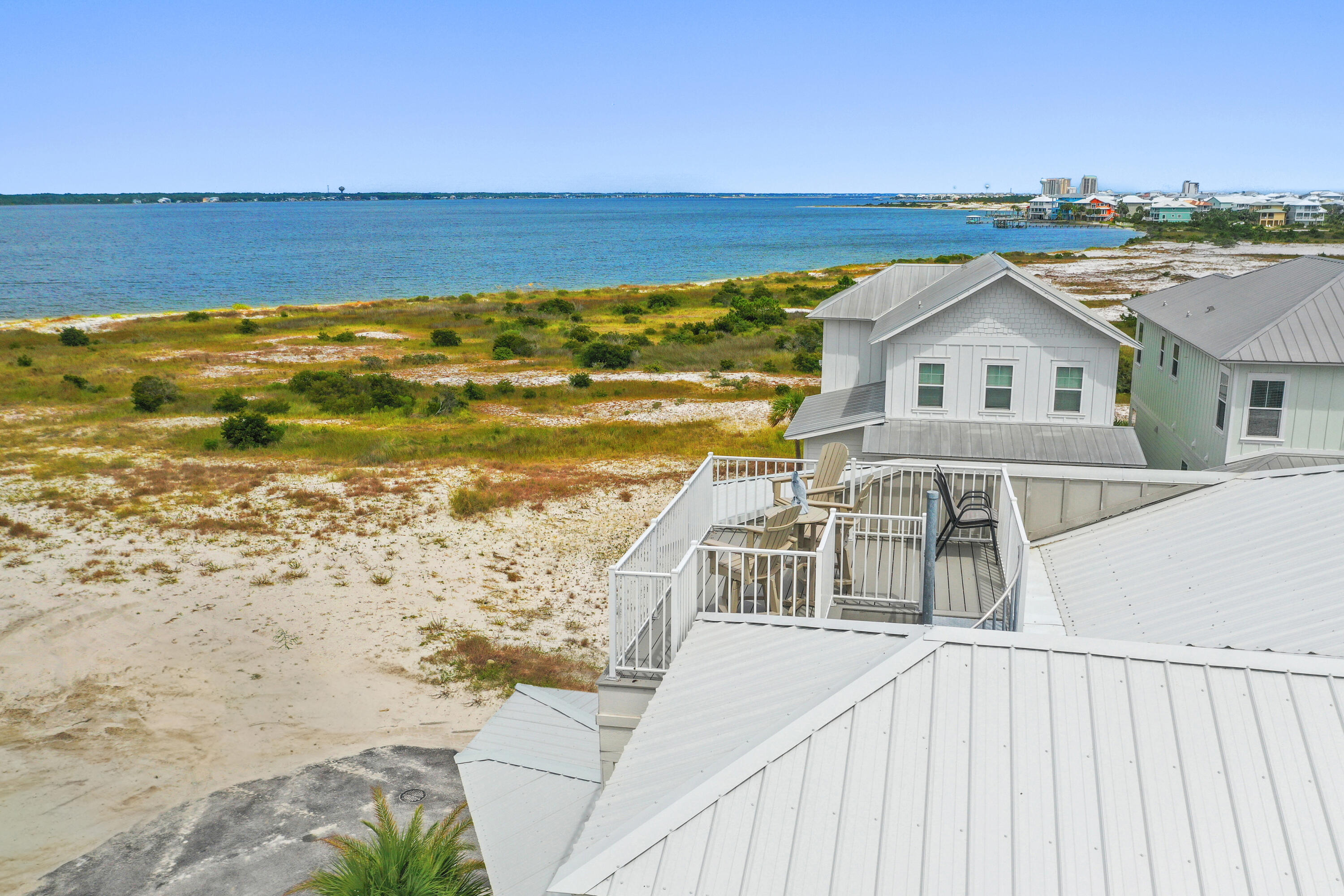 BY THE SEA - Residential