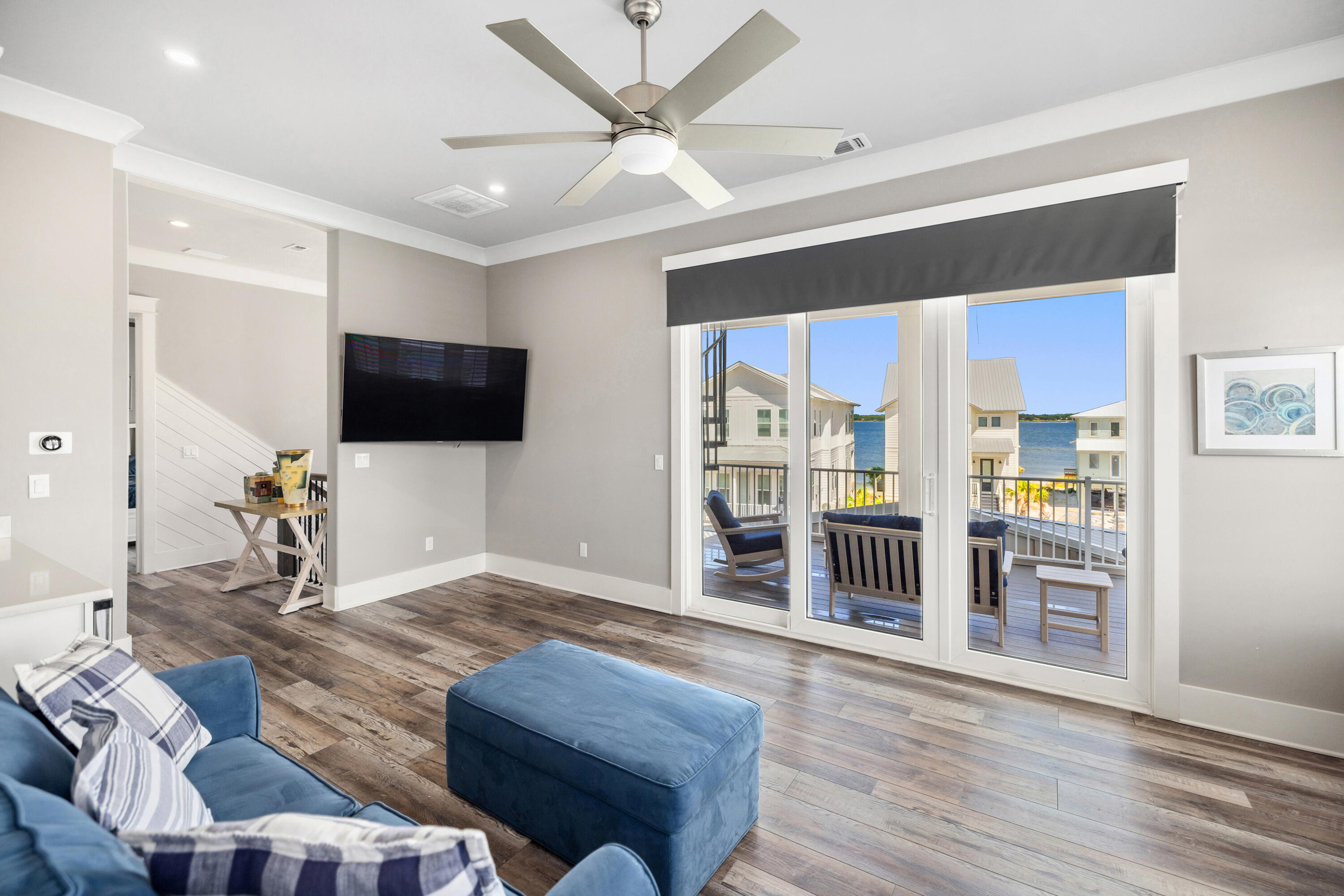 BY THE SEA - Residential