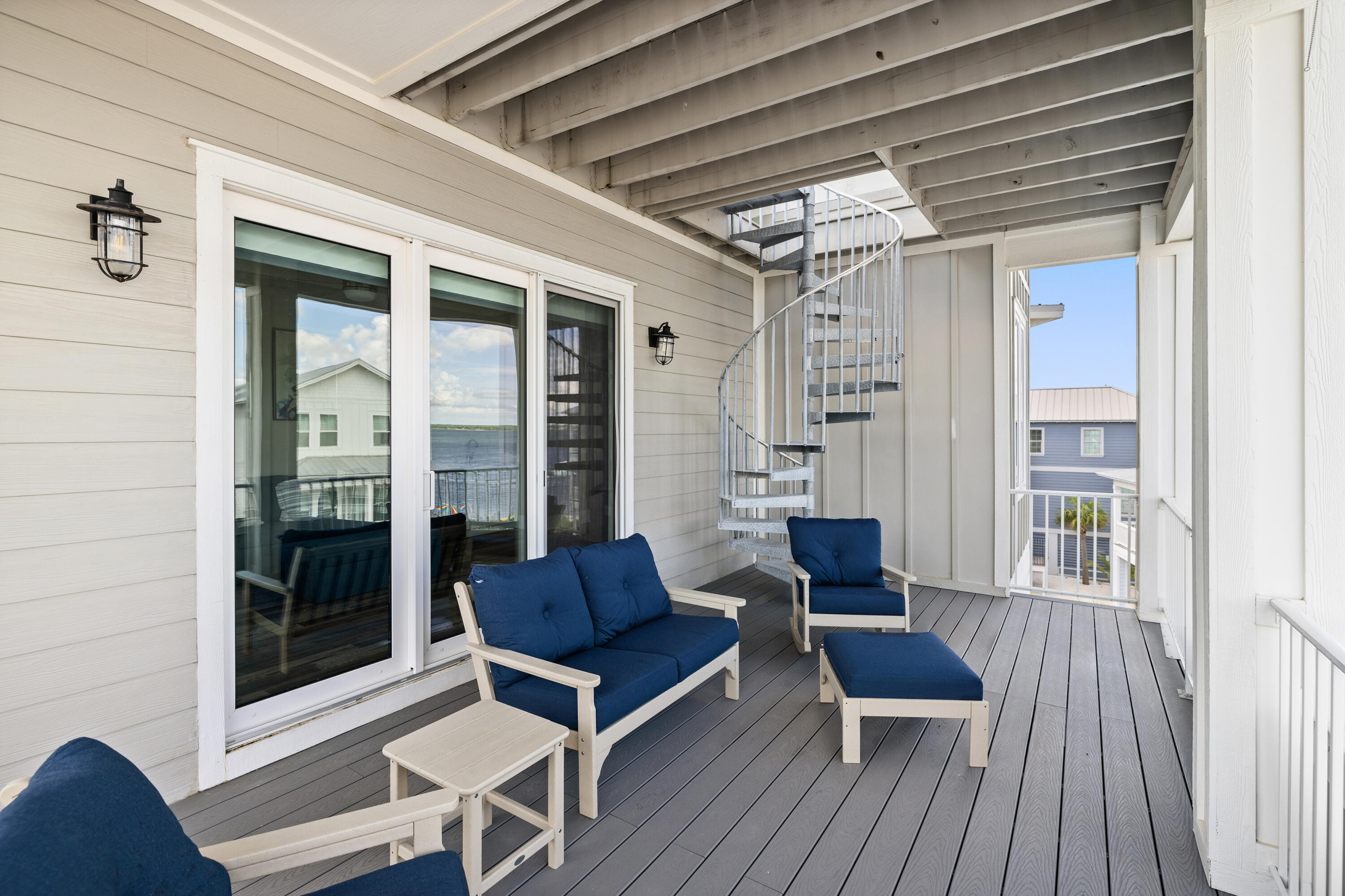 BY THE SEA - Residential