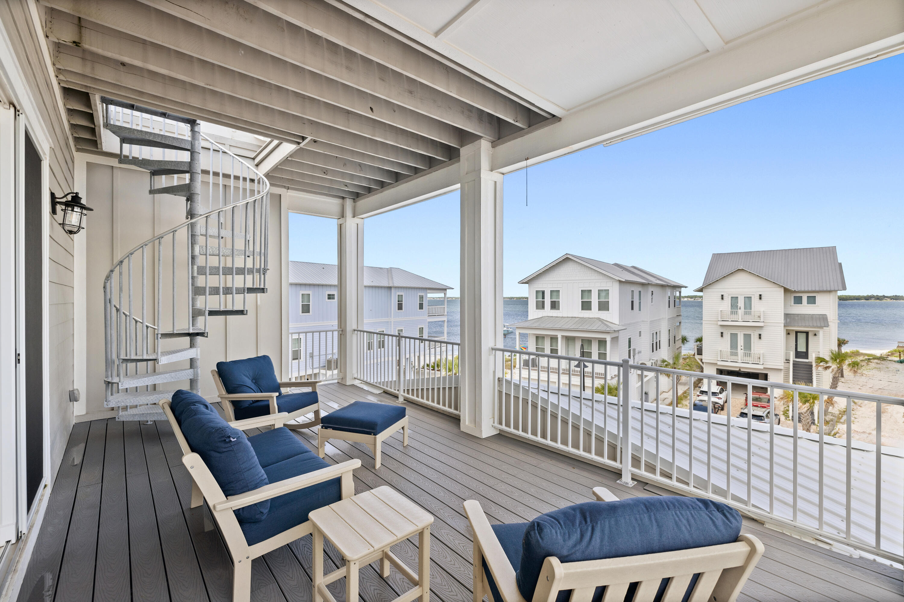 BY THE SEA - Residential