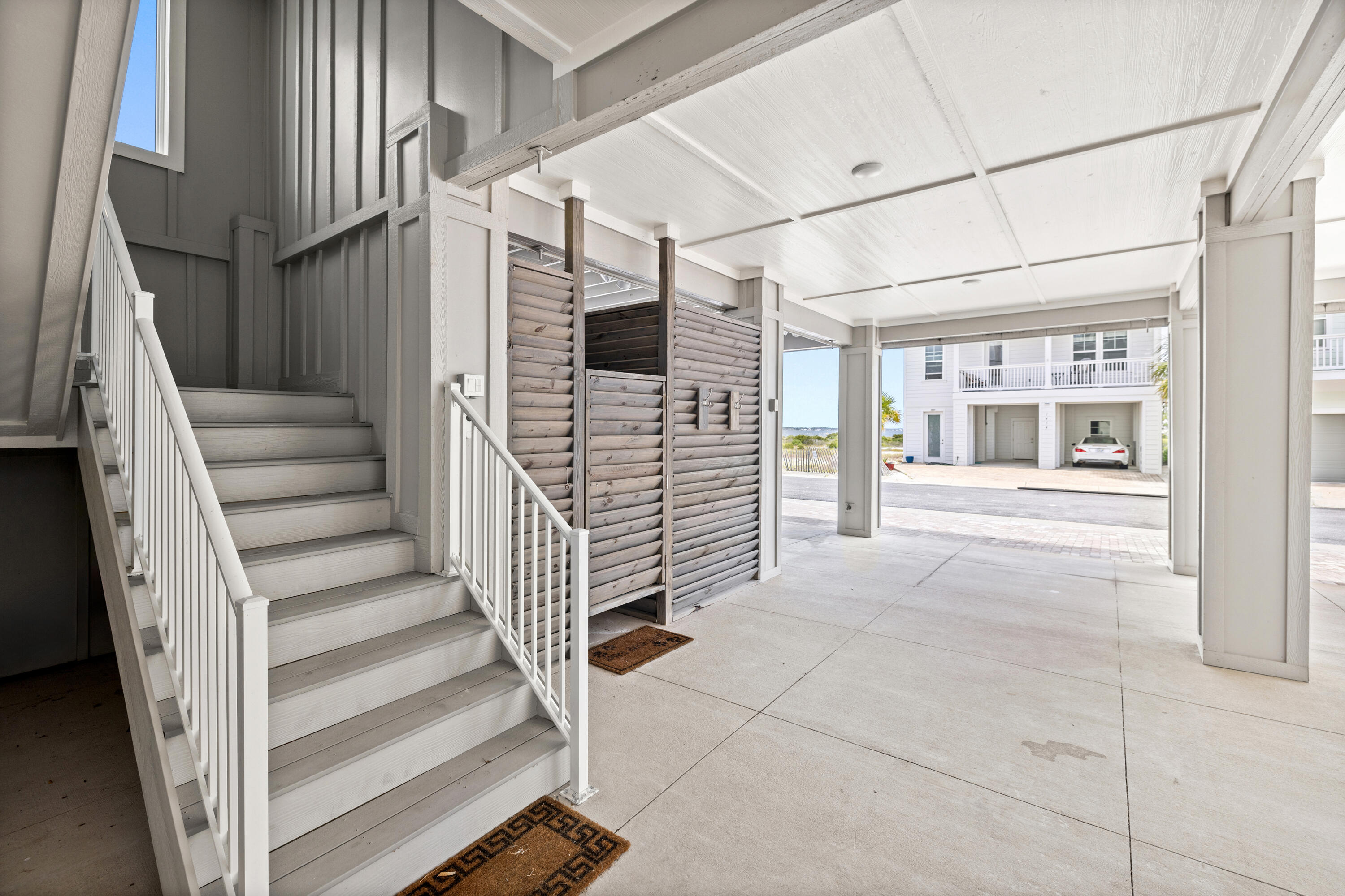 BY THE SEA - Residential