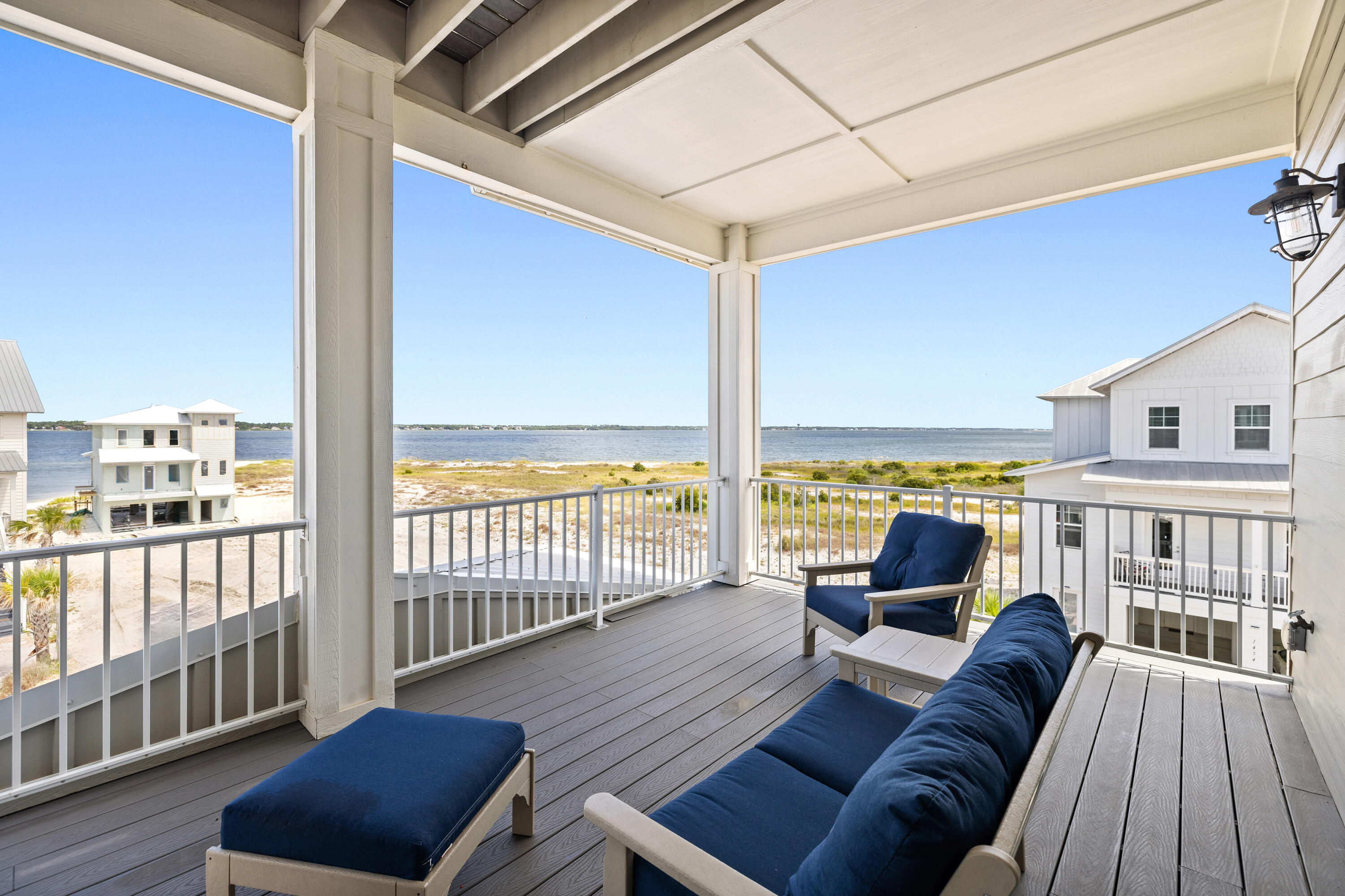 BY THE SEA - Residential