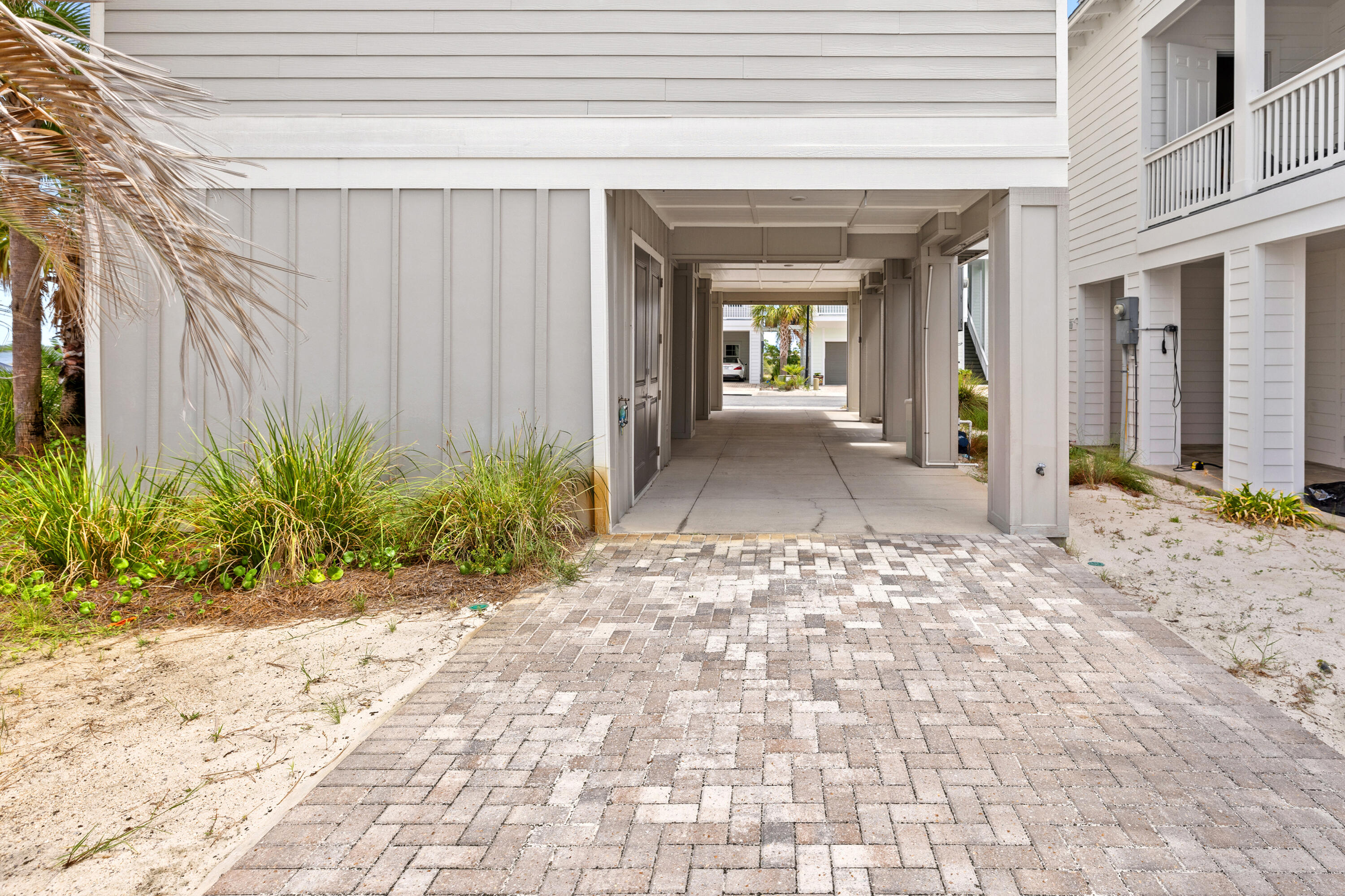 BY THE SEA - Residential