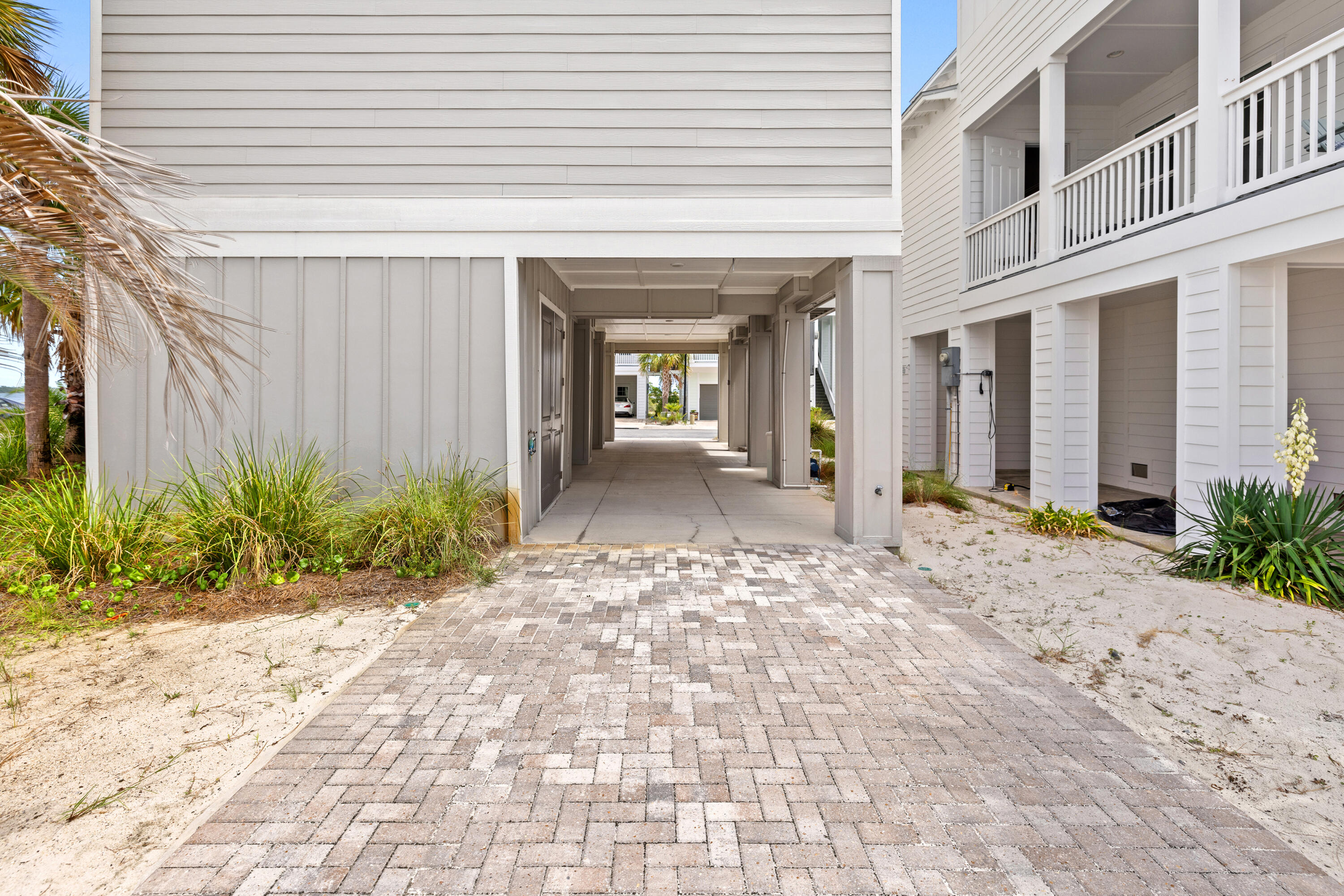 BY THE SEA - Residential