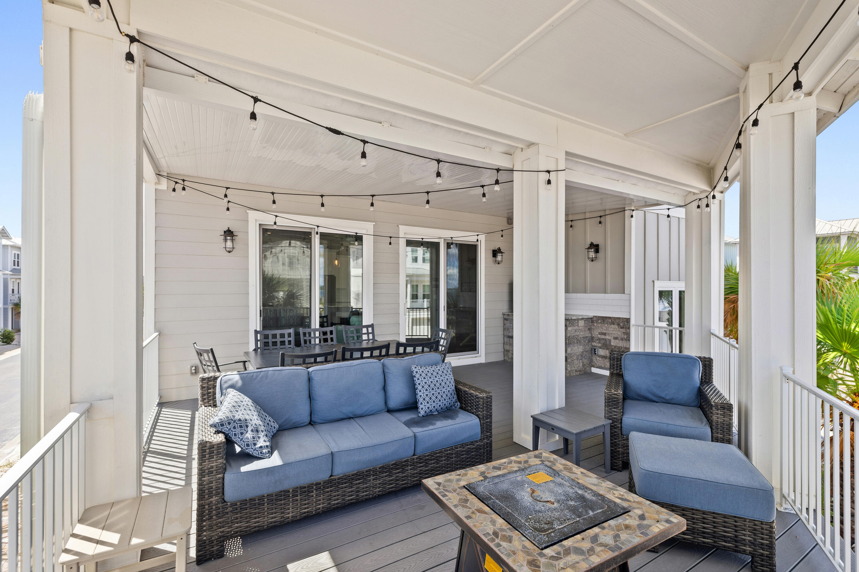 BY THE SEA - Residential