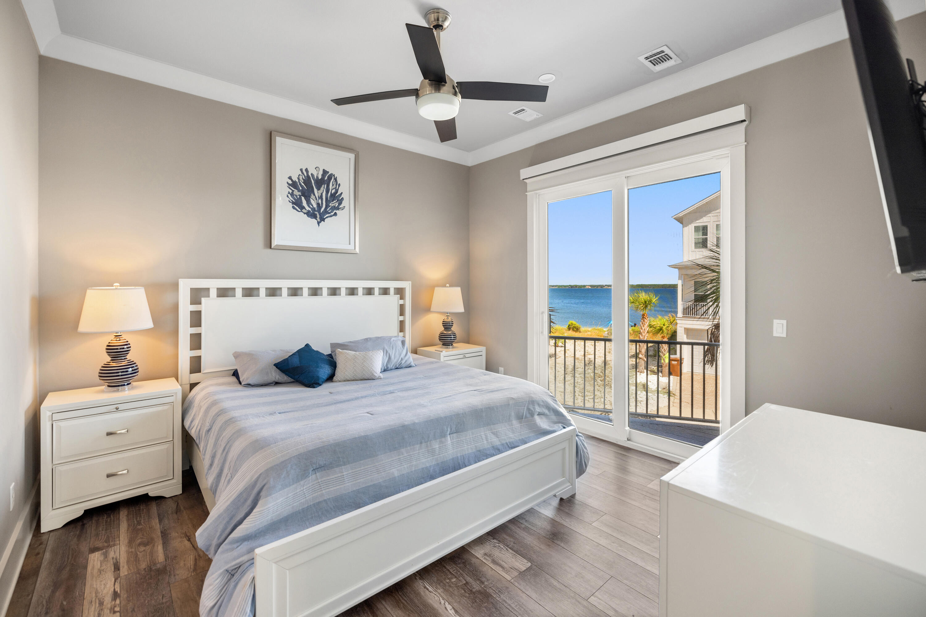 BY THE SEA - Residential