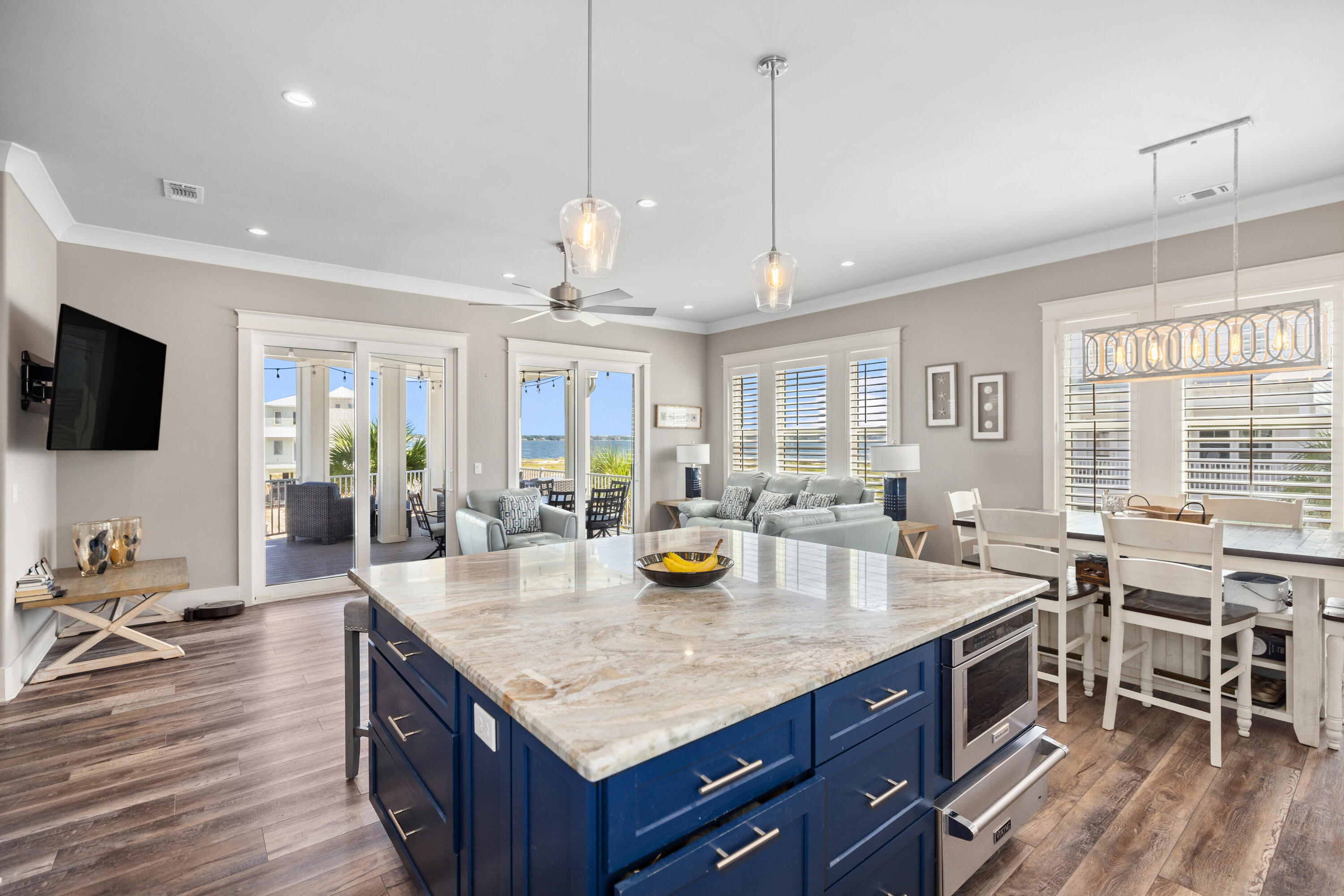 BY THE SEA - Residential
