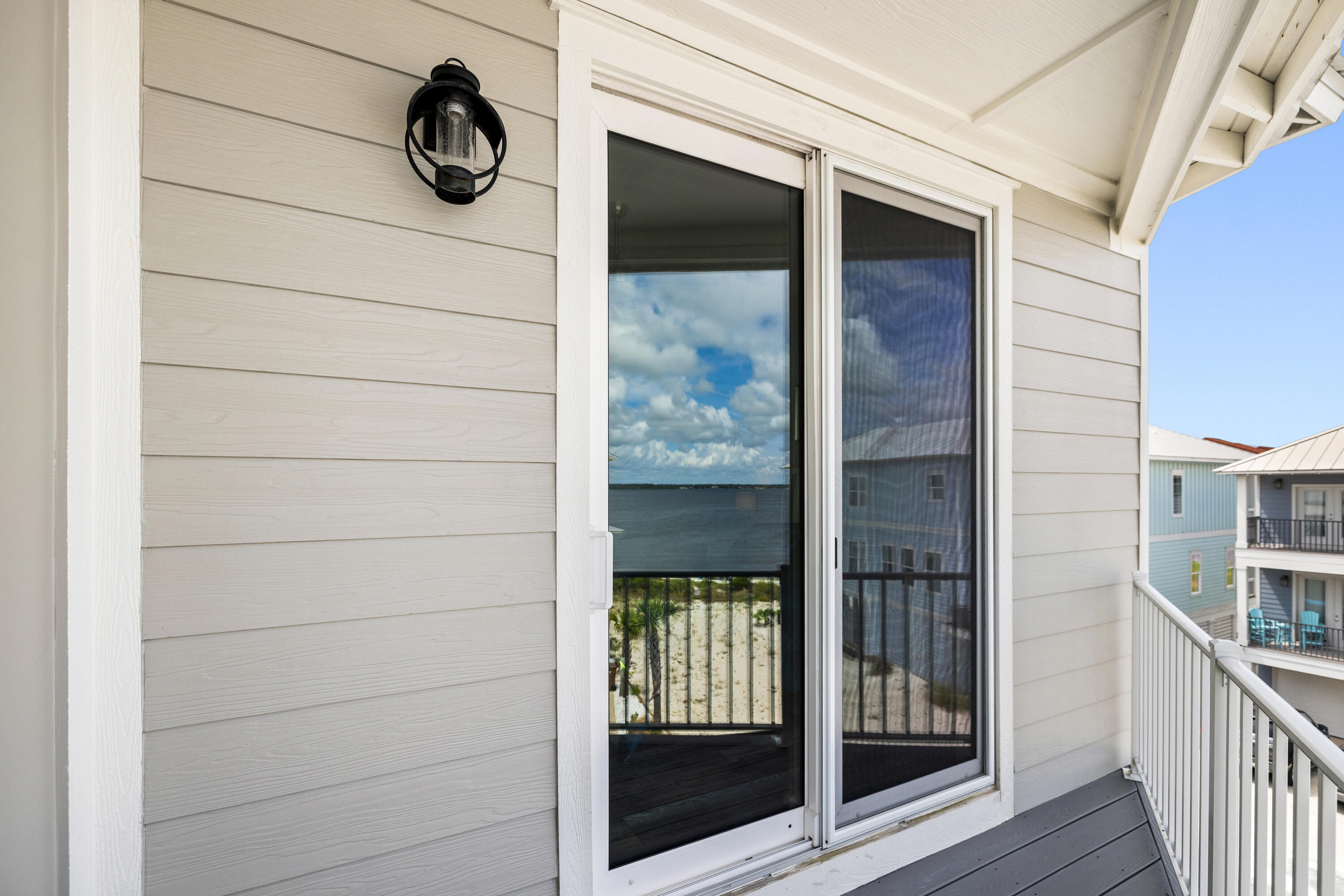 BY THE SEA - Residential