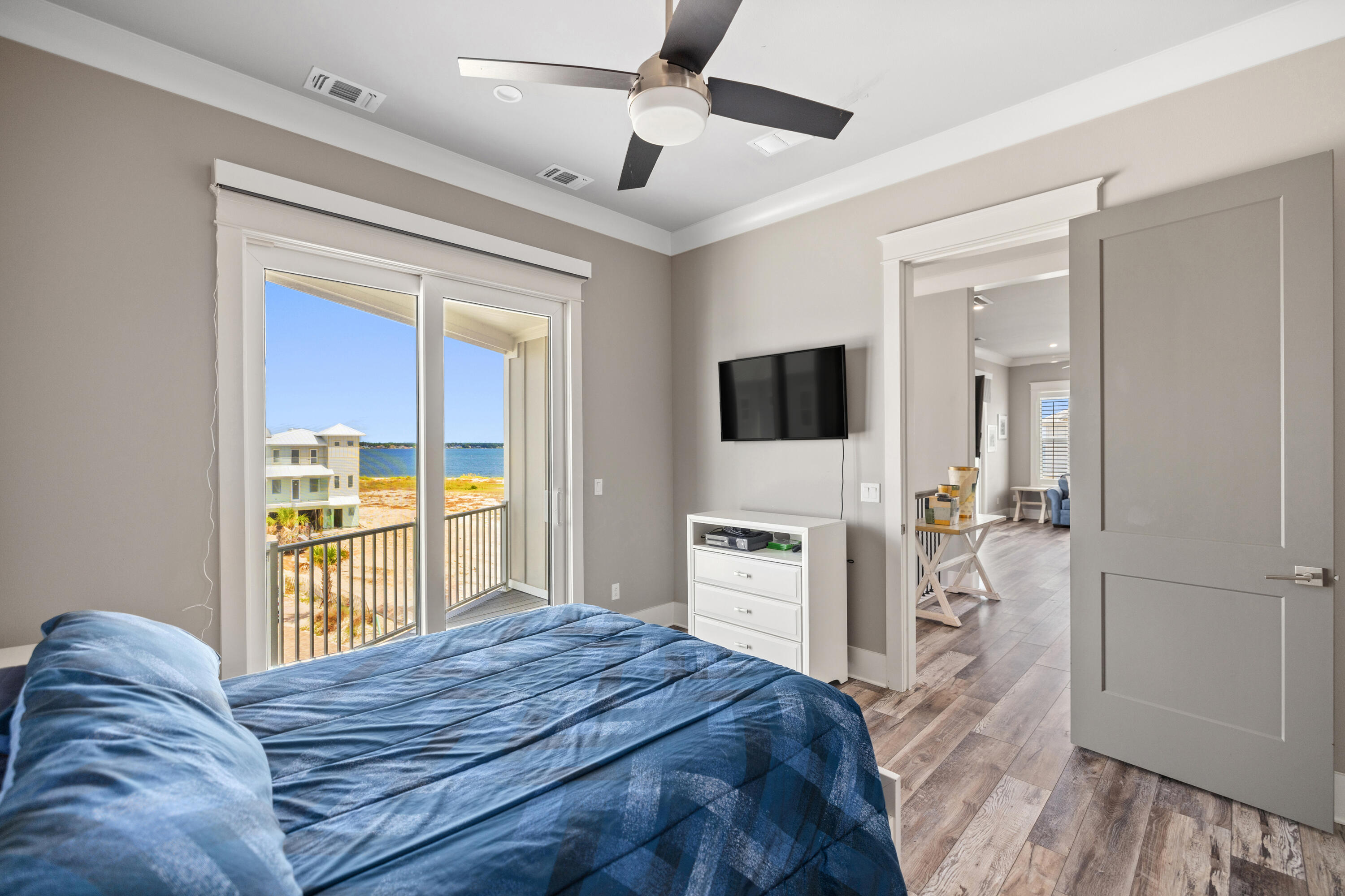 BY THE SEA - Residential