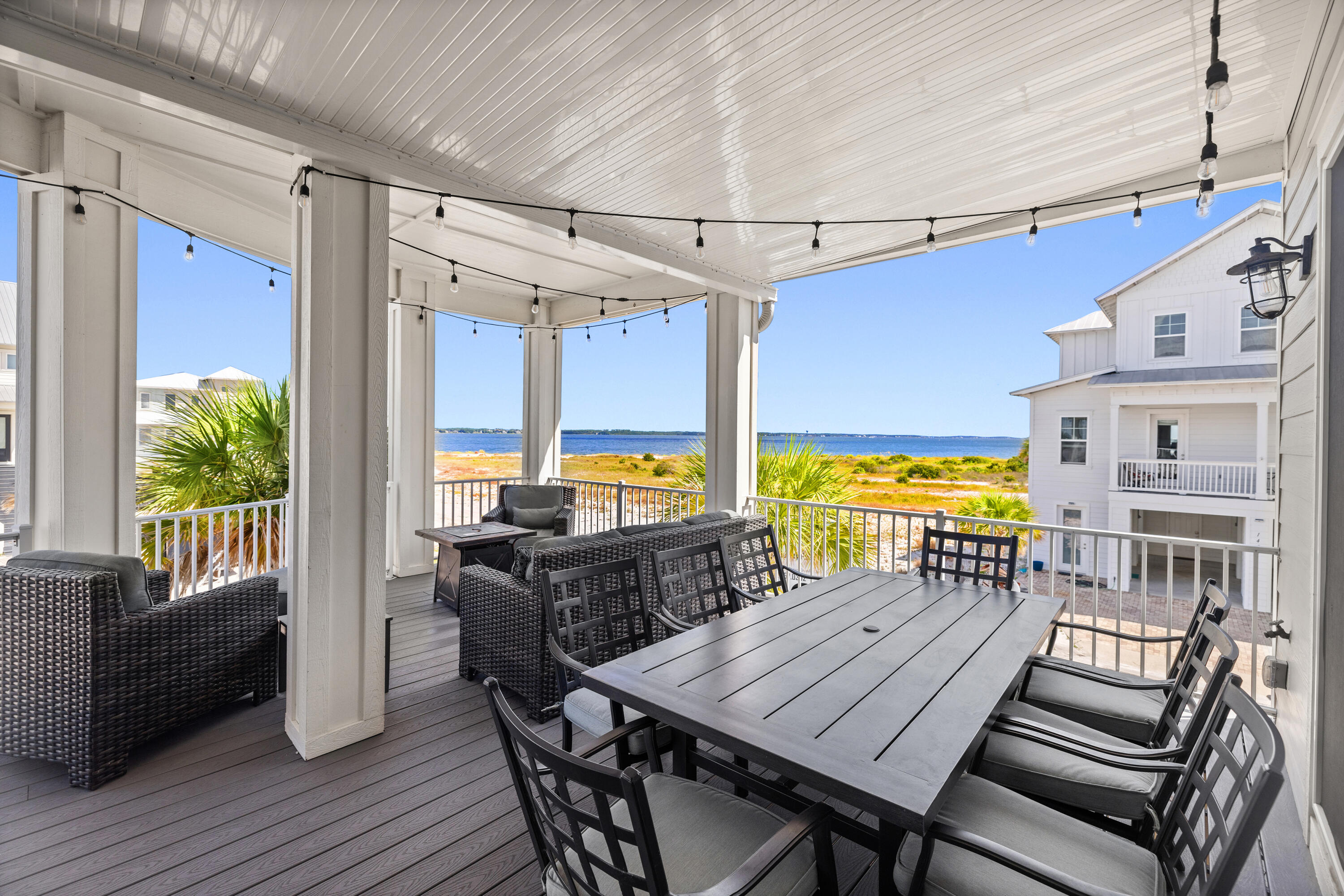 BY THE SEA - Residential
