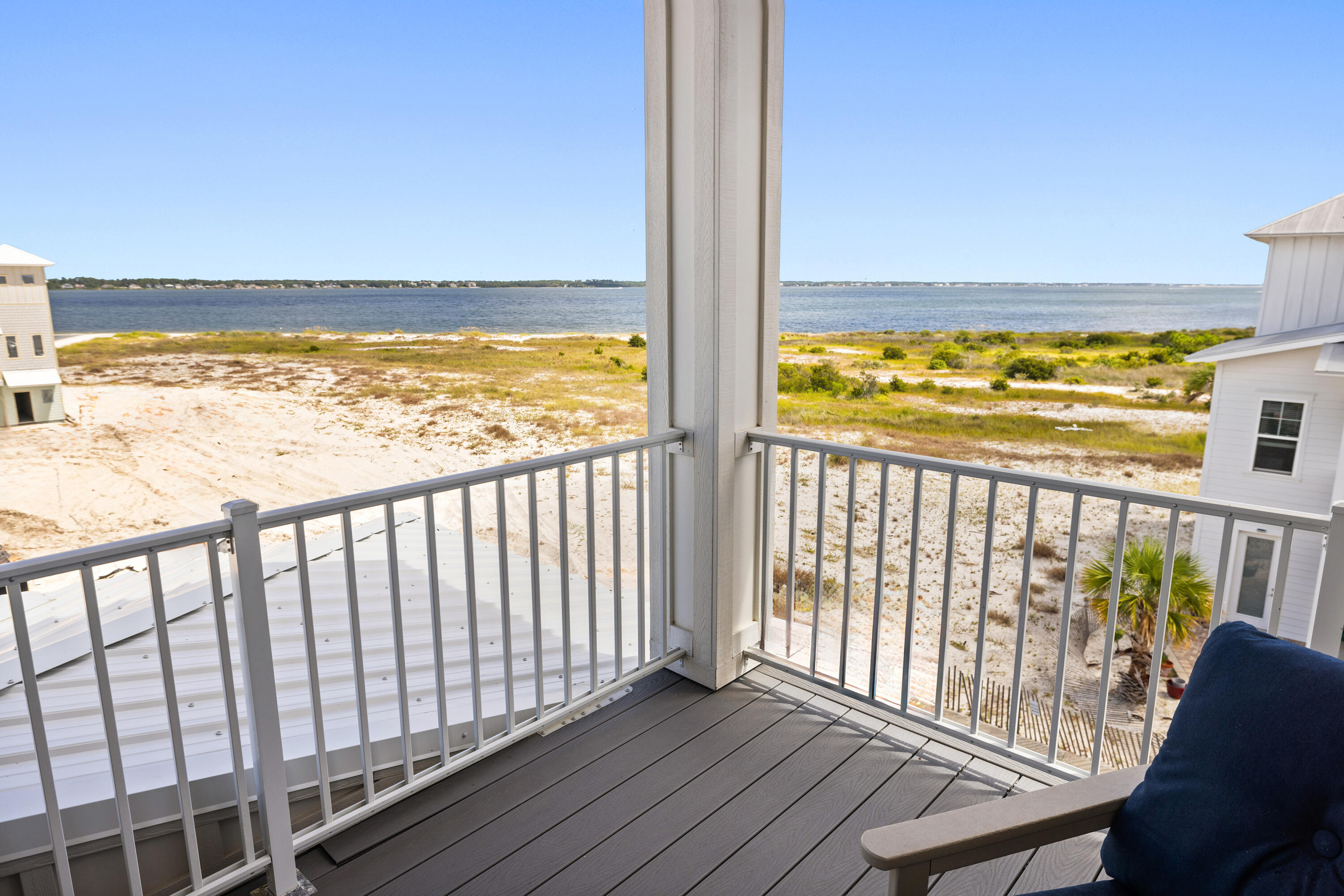 BY THE SEA - Residential