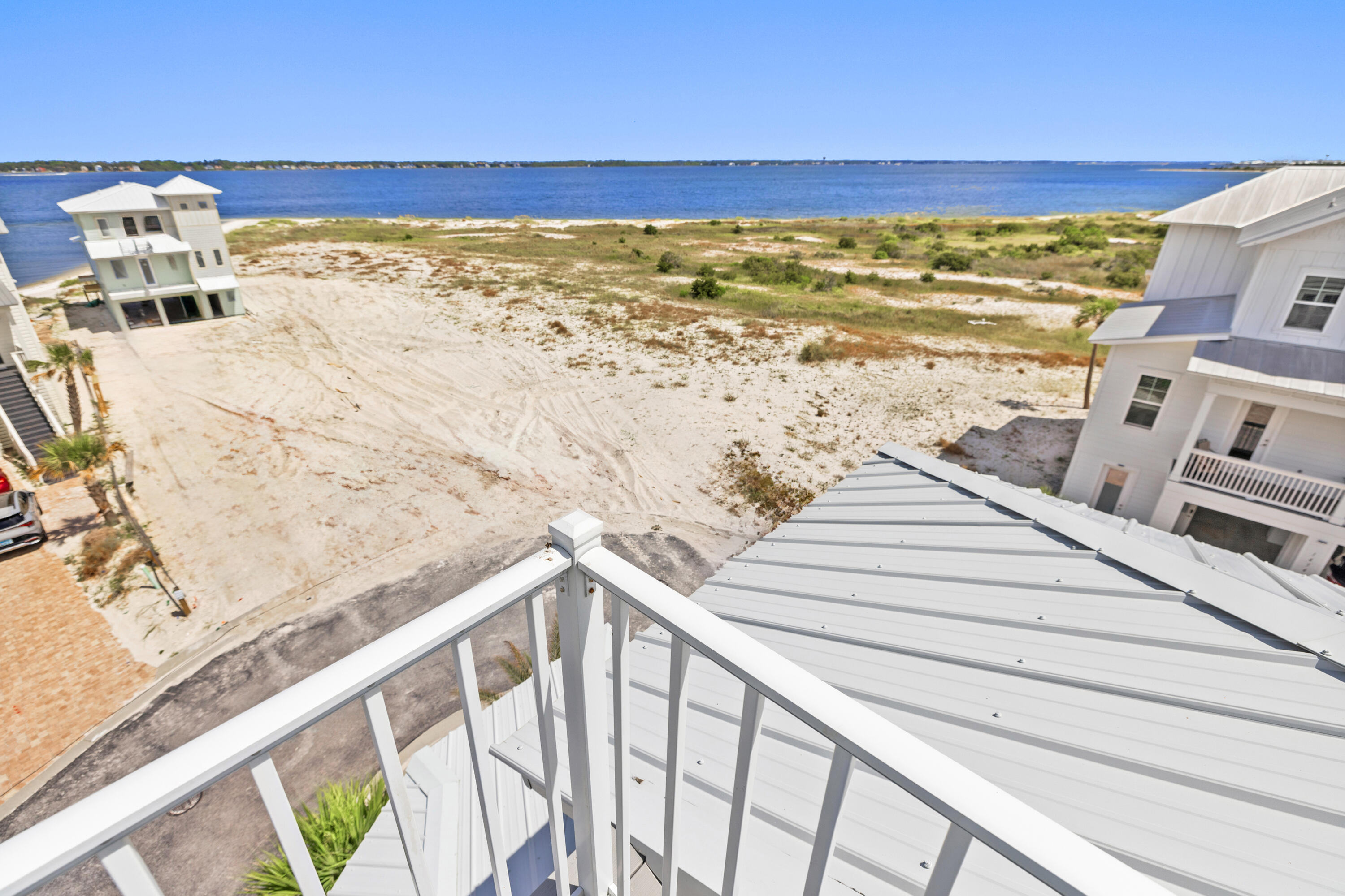 BY THE SEA - Residential