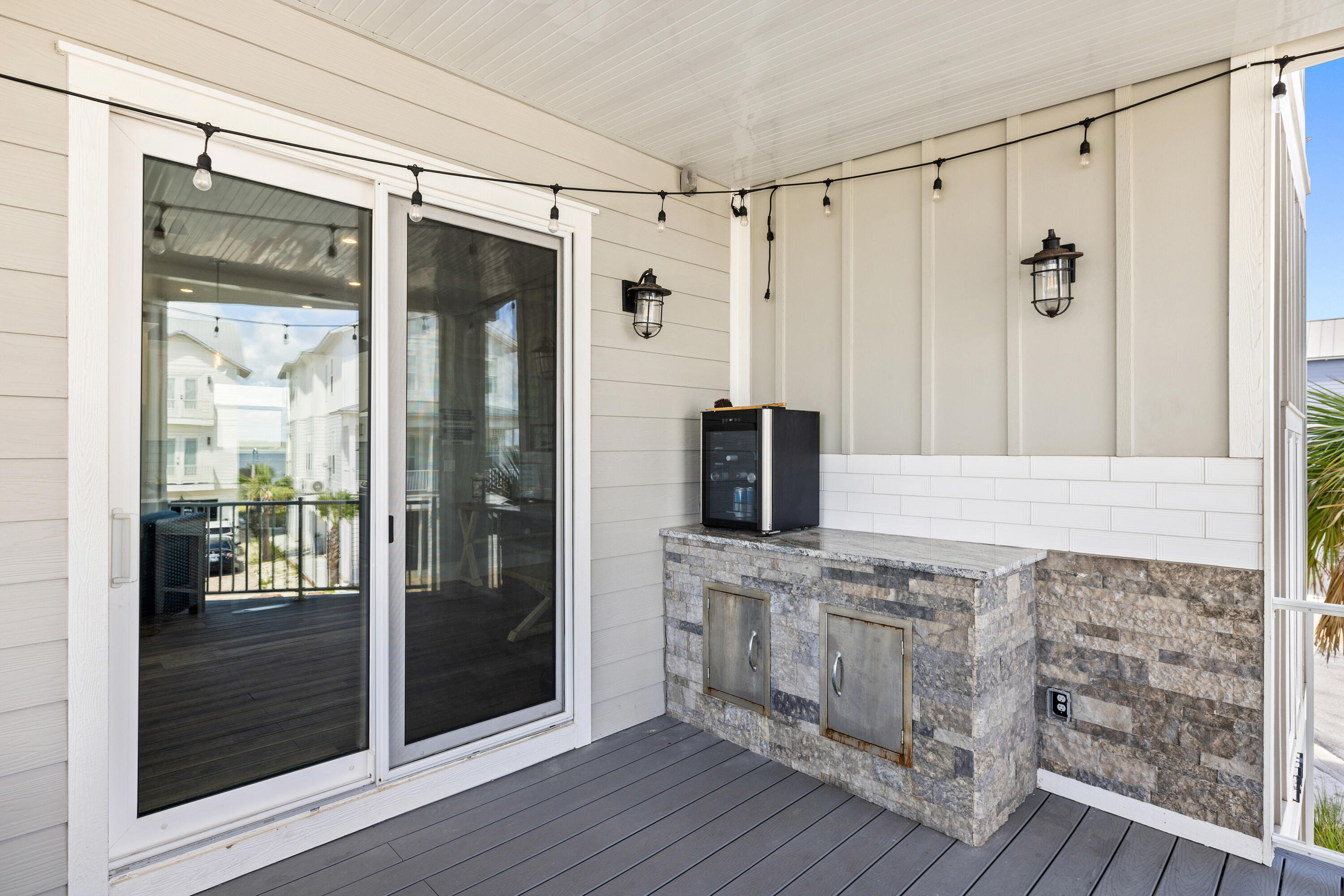 BY THE SEA - Residential