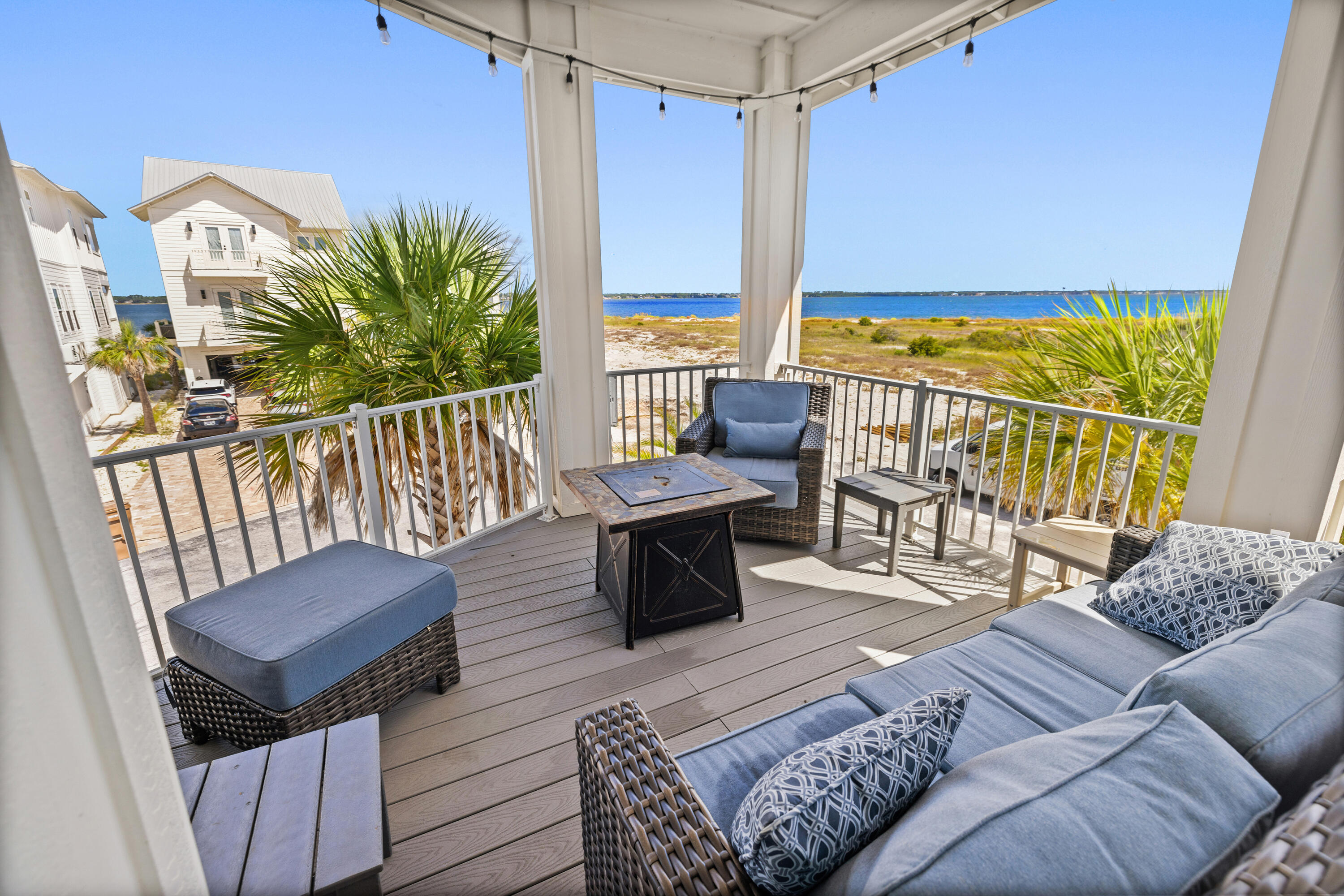 BY THE SEA - Residential