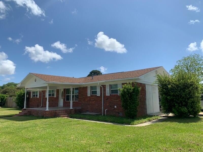 LOCATION!LOCATION!LOCATION!
THIS HOME HAS BEEN COMPLETELY RENOVATED, TO INCLUDE ALL NEW ELECTRICAL, PLUMBING, HVAC, ROOF, WHICH IS ENERGY EFFICIENT. GRANITE COUNTERTOPS THROUGHOUT, STAINLESS STEEL APPLIANCES, TO INCLUDE A INSTAVIEW REFRIGERATOR, BRAND NEW KITCHEN & VANITY CABINETS, FIXTURES, HARDWARE, VINYL PLANK FLOORING, THE INTERIOR HAS BEEN FRESHLY PAINTED, TWO LIVING AREAS WHICH MAKE IT NICE FOR AN ADDITIONAL AREA, THE OVERSIZED UTILITY ROOM INCLUDES SHELVING. THIS PROPERTY IS ACROSS FROM PENSACOLA CHRISTIAN COLLEGE. APPLICATIONS CAN BE SUBMITTED ON LINE AT rentcafe.com