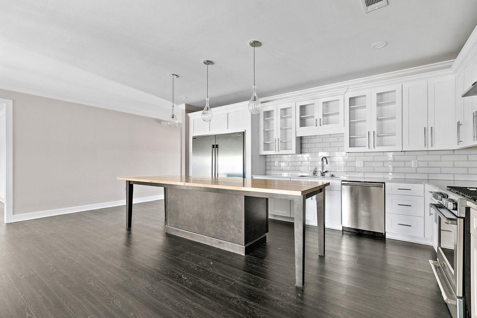LAKEVIEW ESTATES - Residential Lease