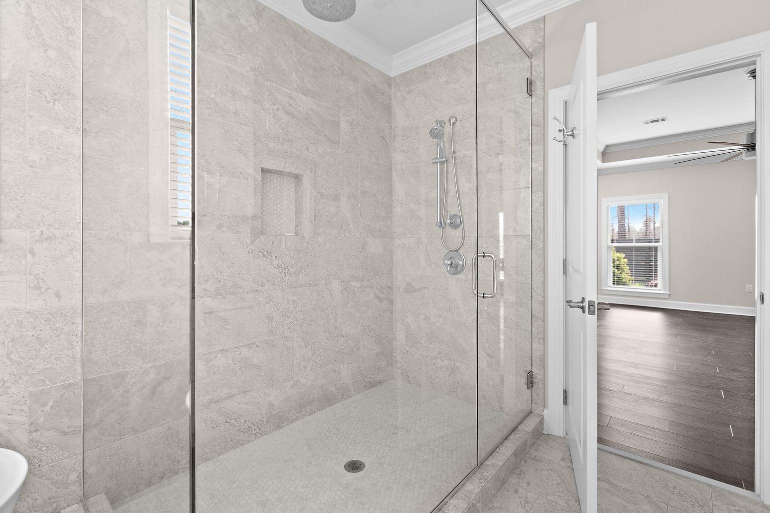 LAKEVIEW ESTATES - Residential Lease