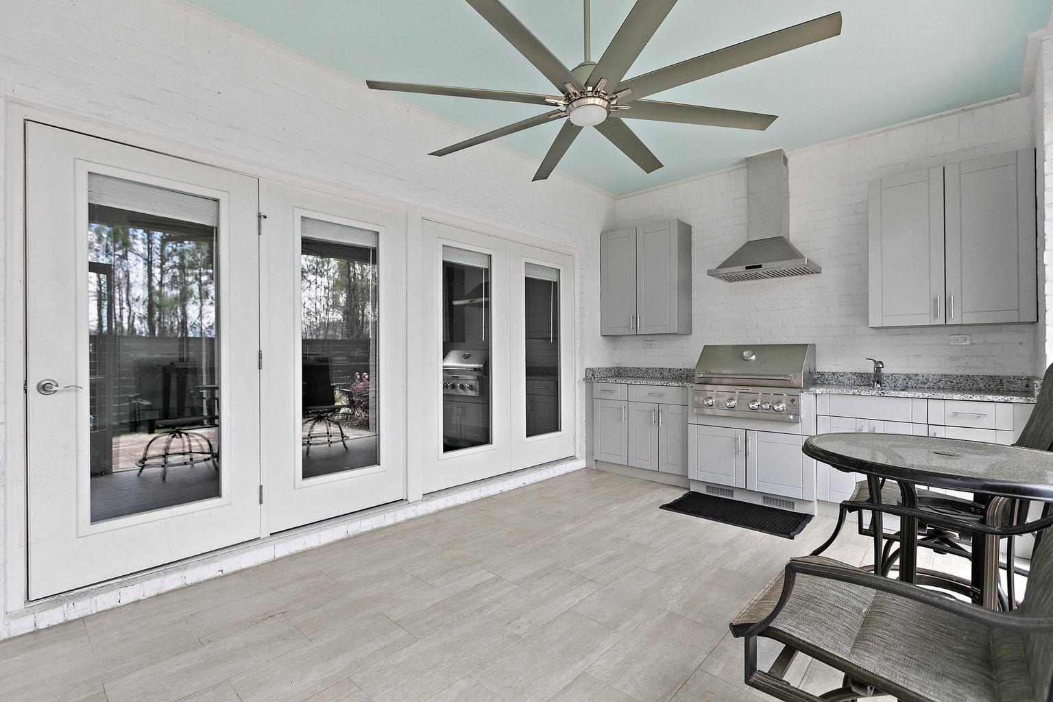 LAKEVIEW ESTATES - Residential Lease