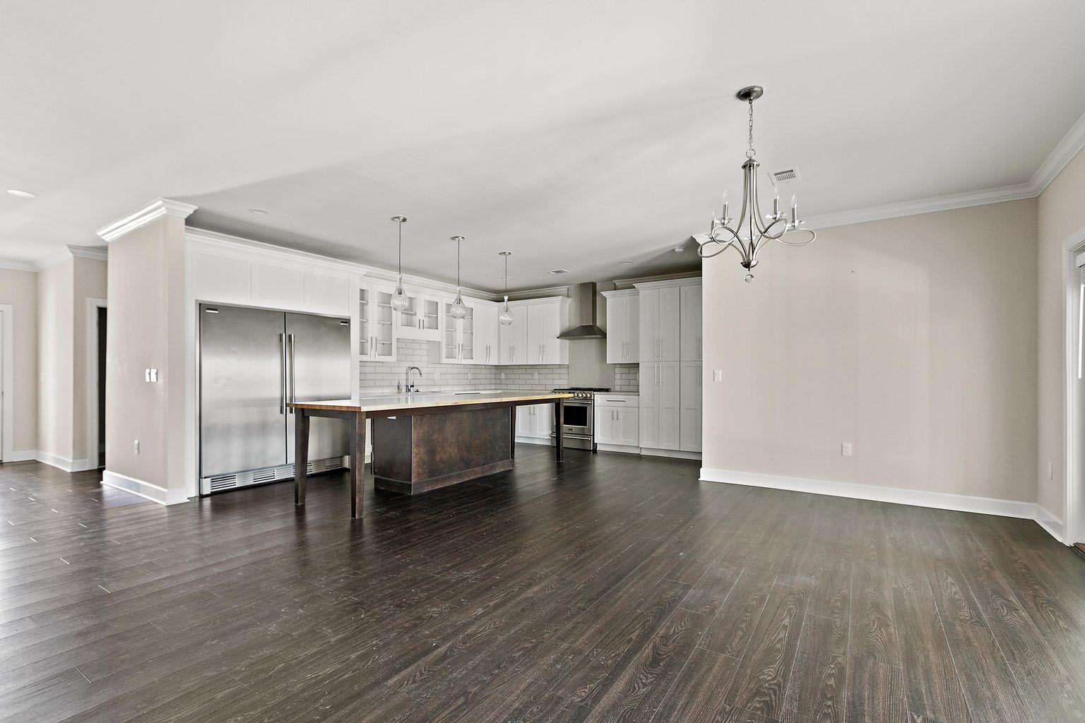 LAKEVIEW ESTATES - Residential Lease