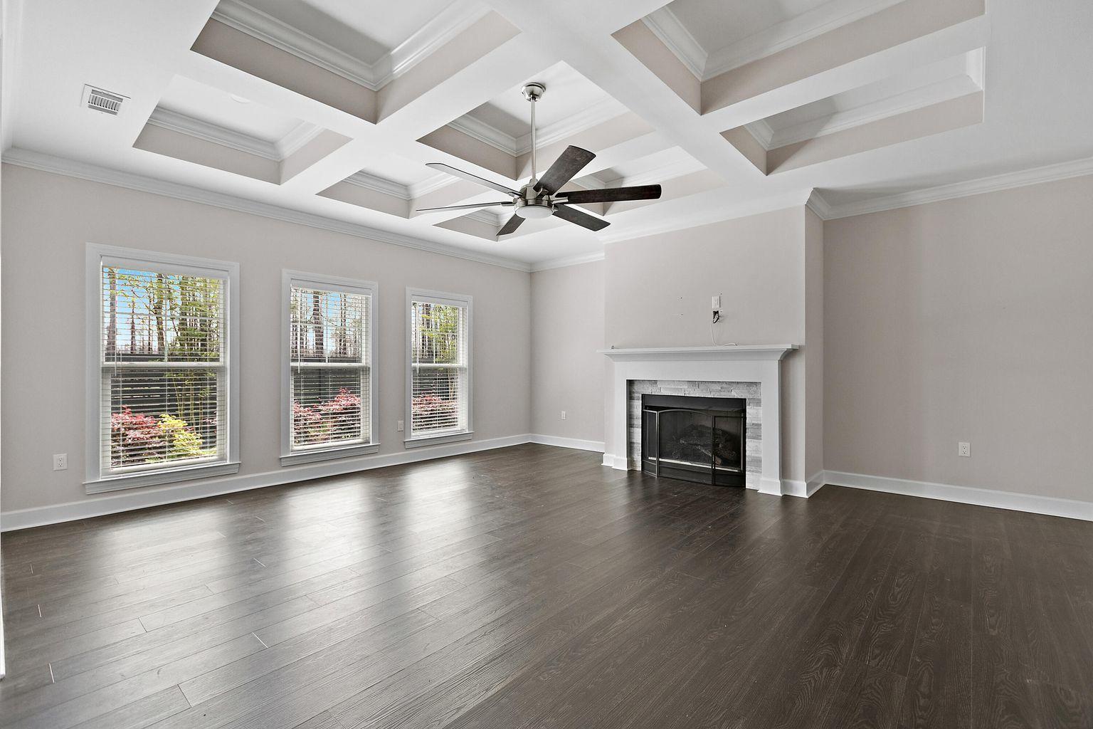 LAKEVIEW ESTATES - Residential Lease