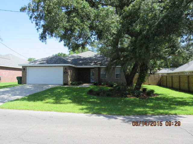 You are going to love this beautiful home! Granite countertops, maple cabinets, travertine backsplash, gourmet kitchen with stainless appliances and open floorplan. Tile floors thru out living areas and carpet in the bedrooms. Check out the master bedroom!!! All you have to do is move in and enjoy! Close to all AND both bases.