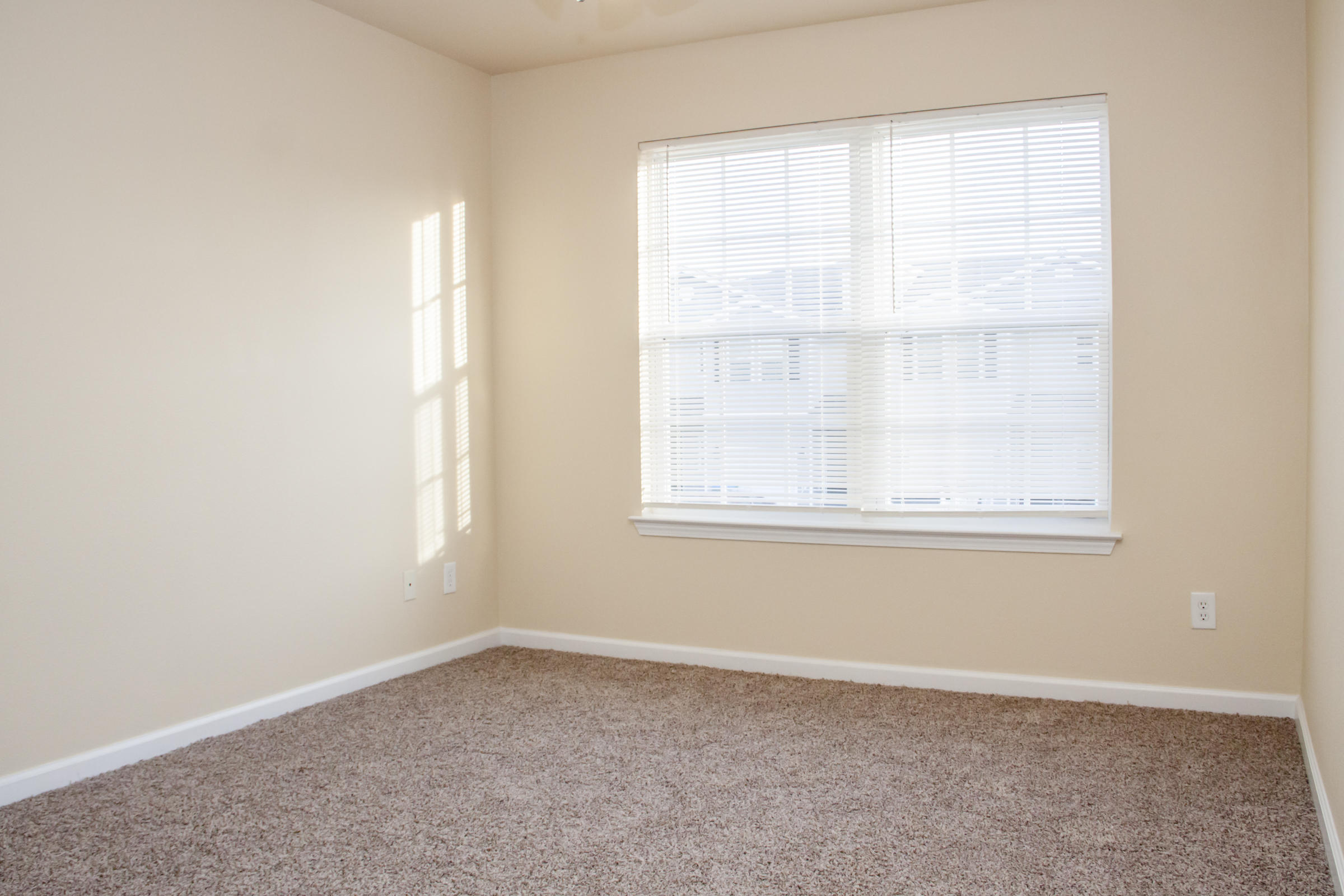 IRON HORSE T/H PH I - Residential Lease