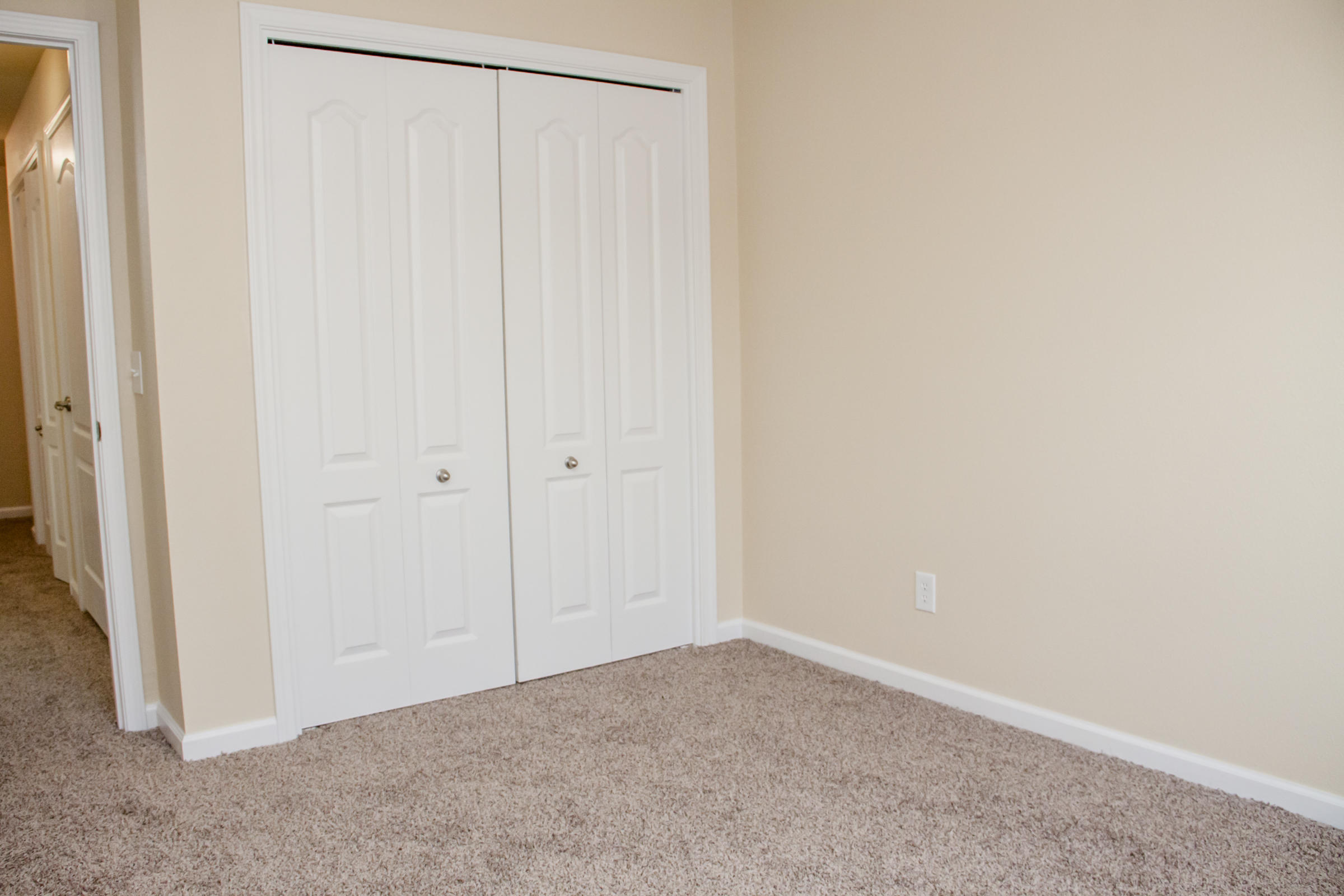 IRON HORSE T/H PH I - Residential Lease