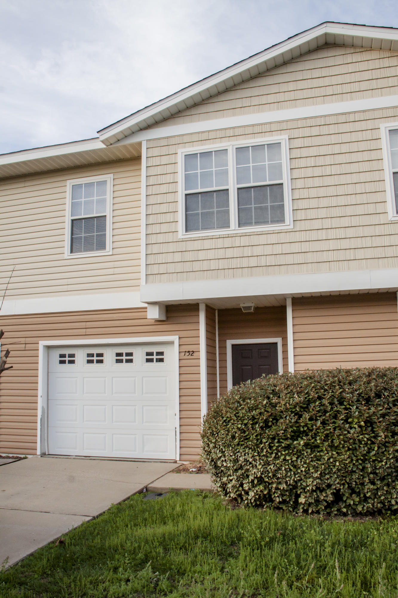 IRON HORSE T/H PH I - Residential Lease