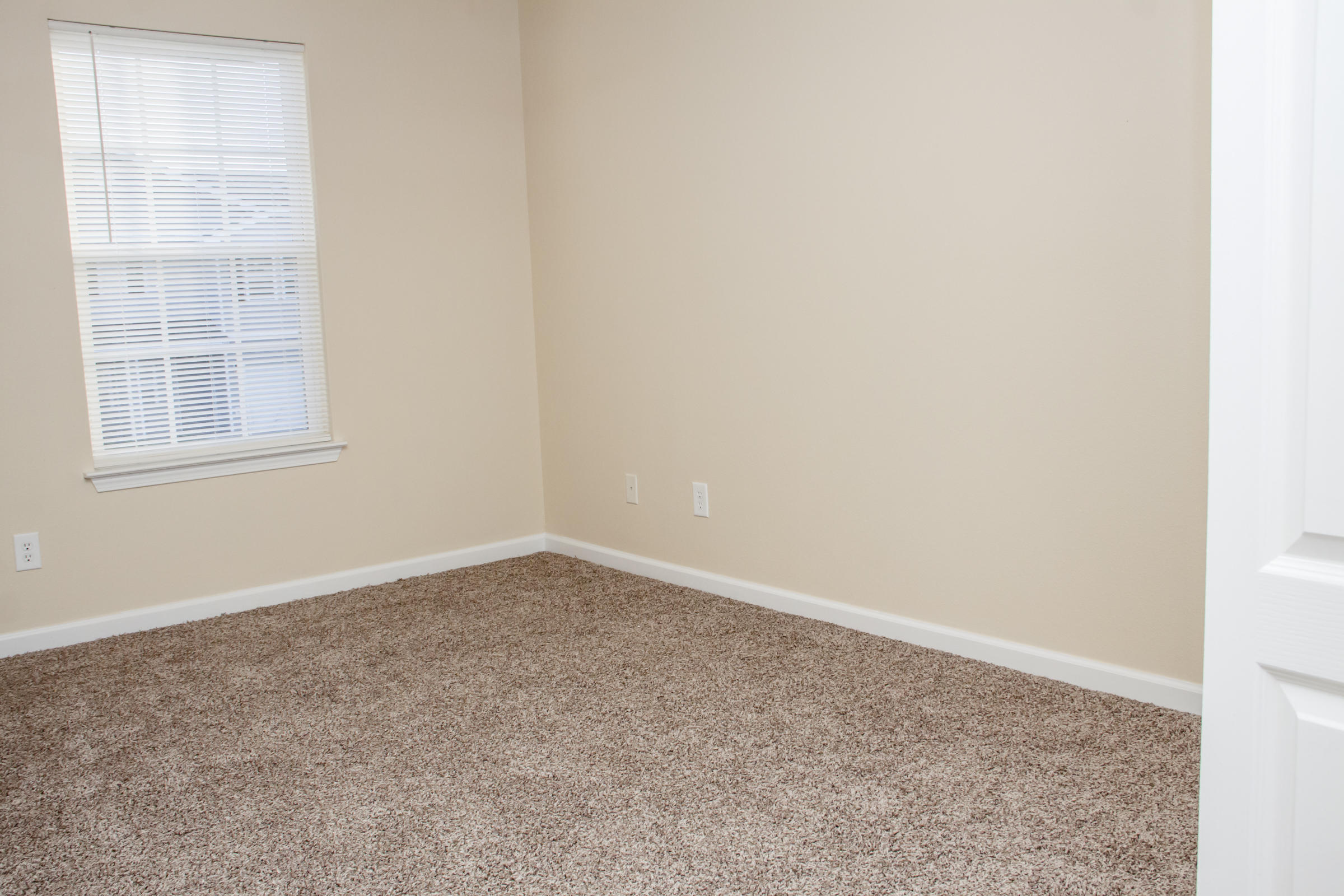 IRON HORSE T/H PH I - Residential Lease