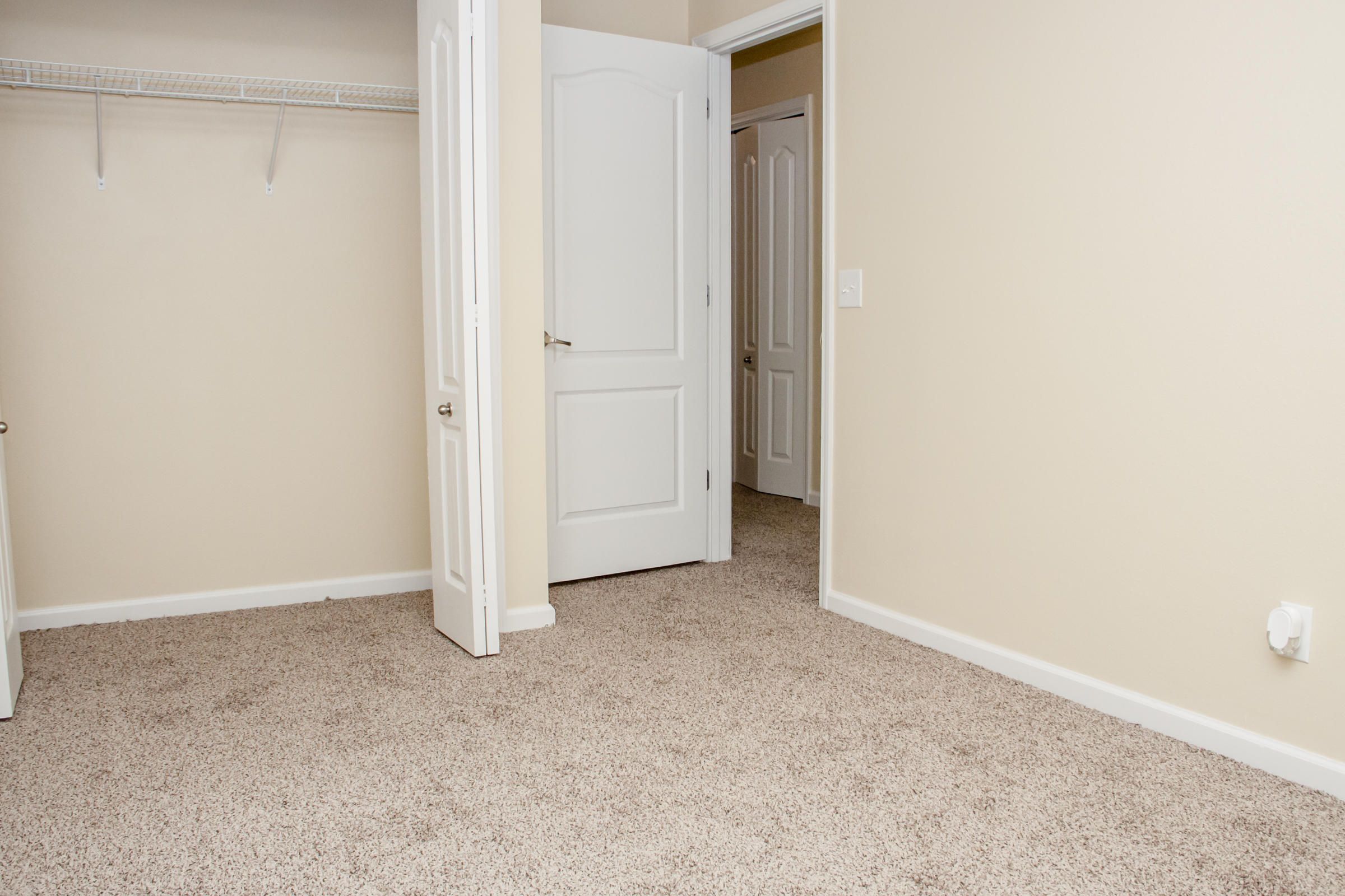 IRON HORSE T/H PH I - Residential Lease