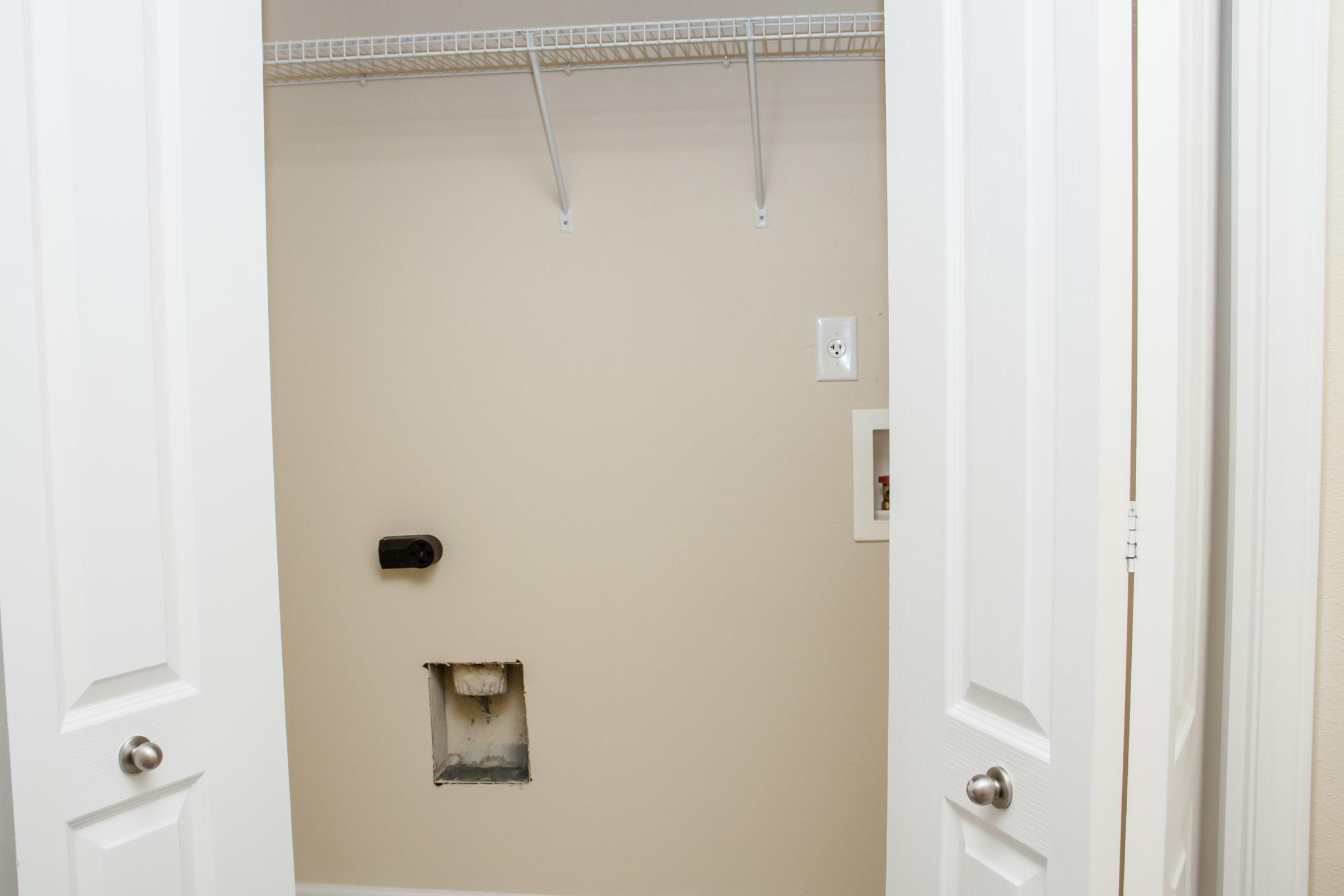 IRON HORSE T/H PH I - Residential Lease
