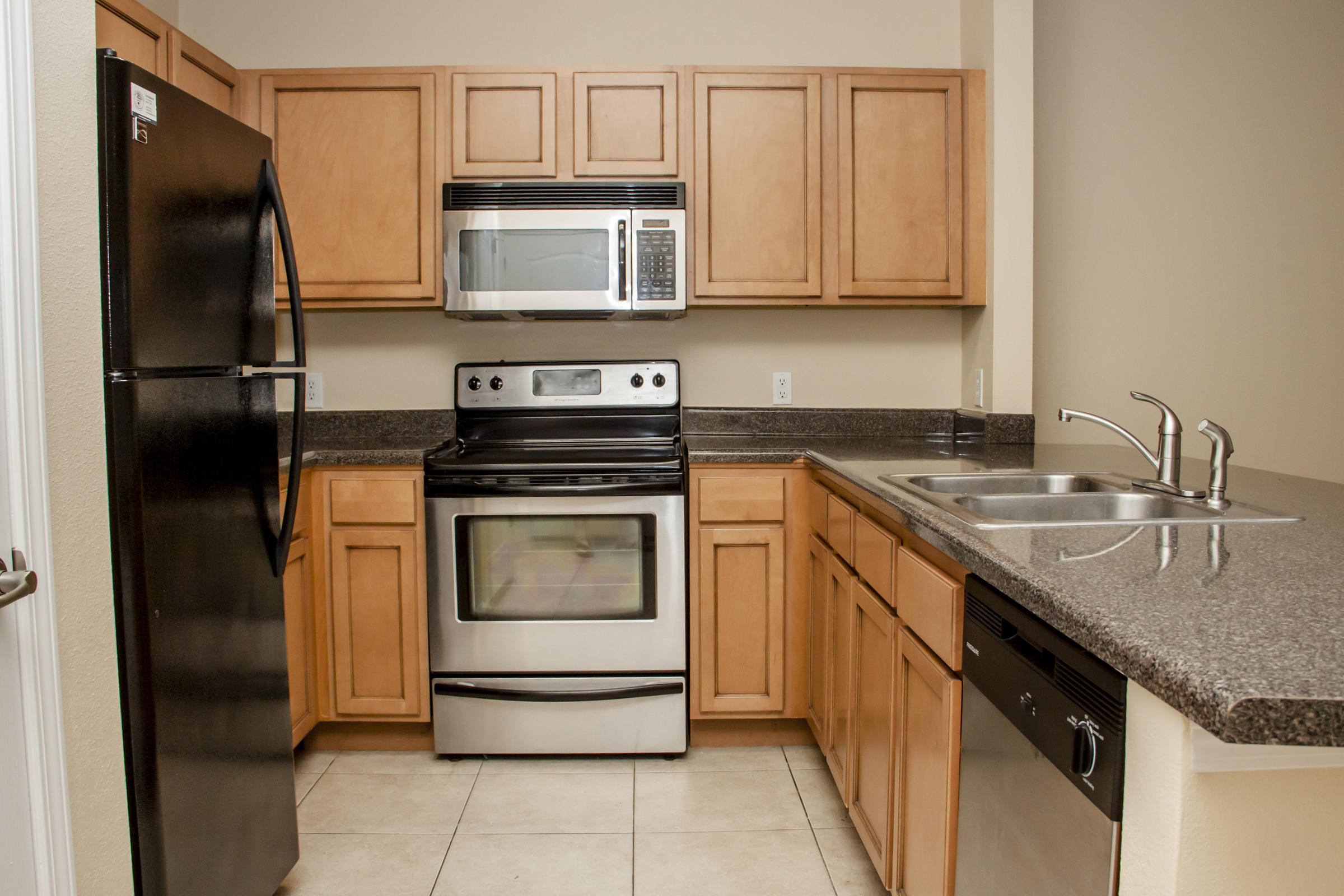 IRON HORSE T/H PH I - Residential Lease