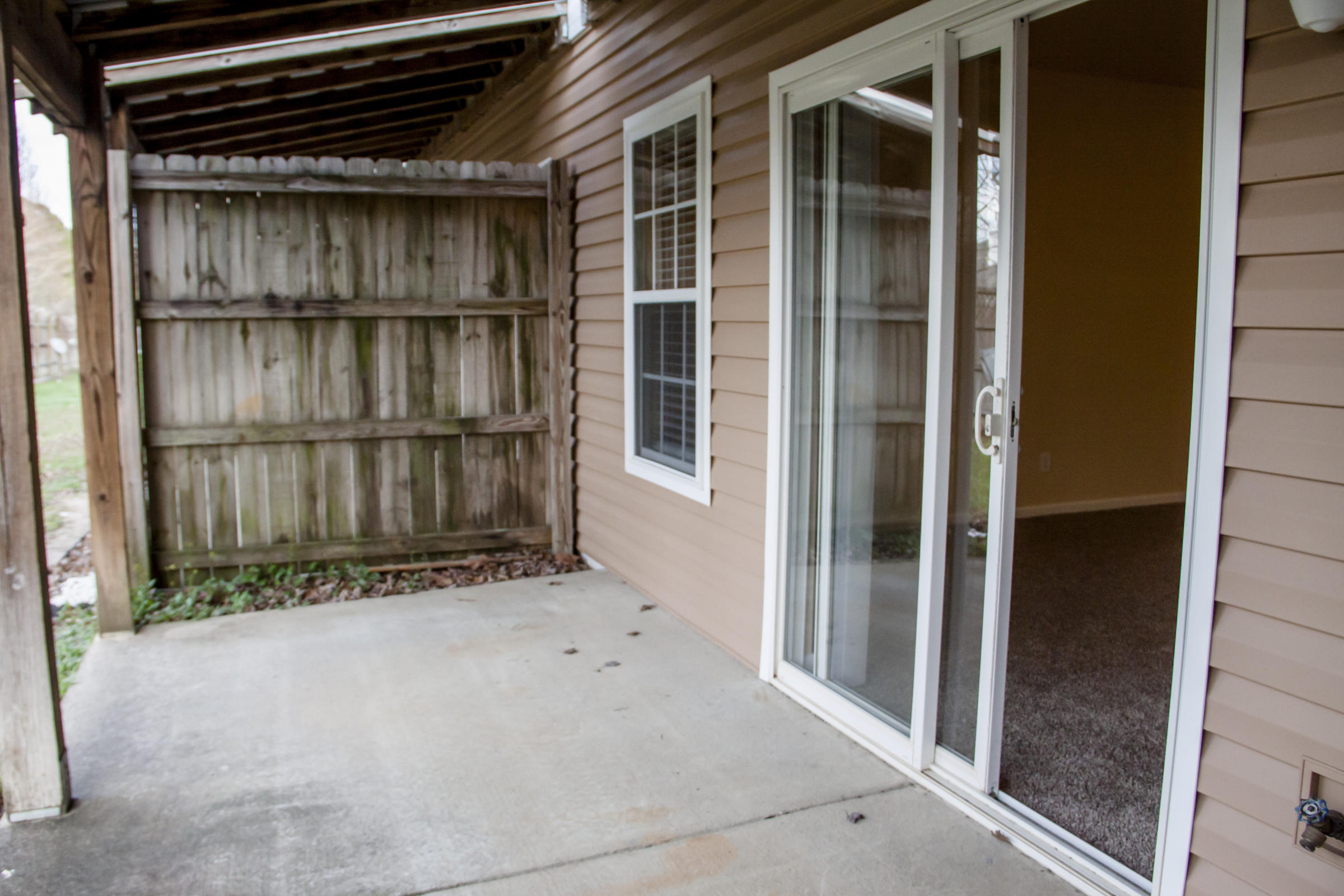 IRON HORSE T/H PH I - Residential Lease