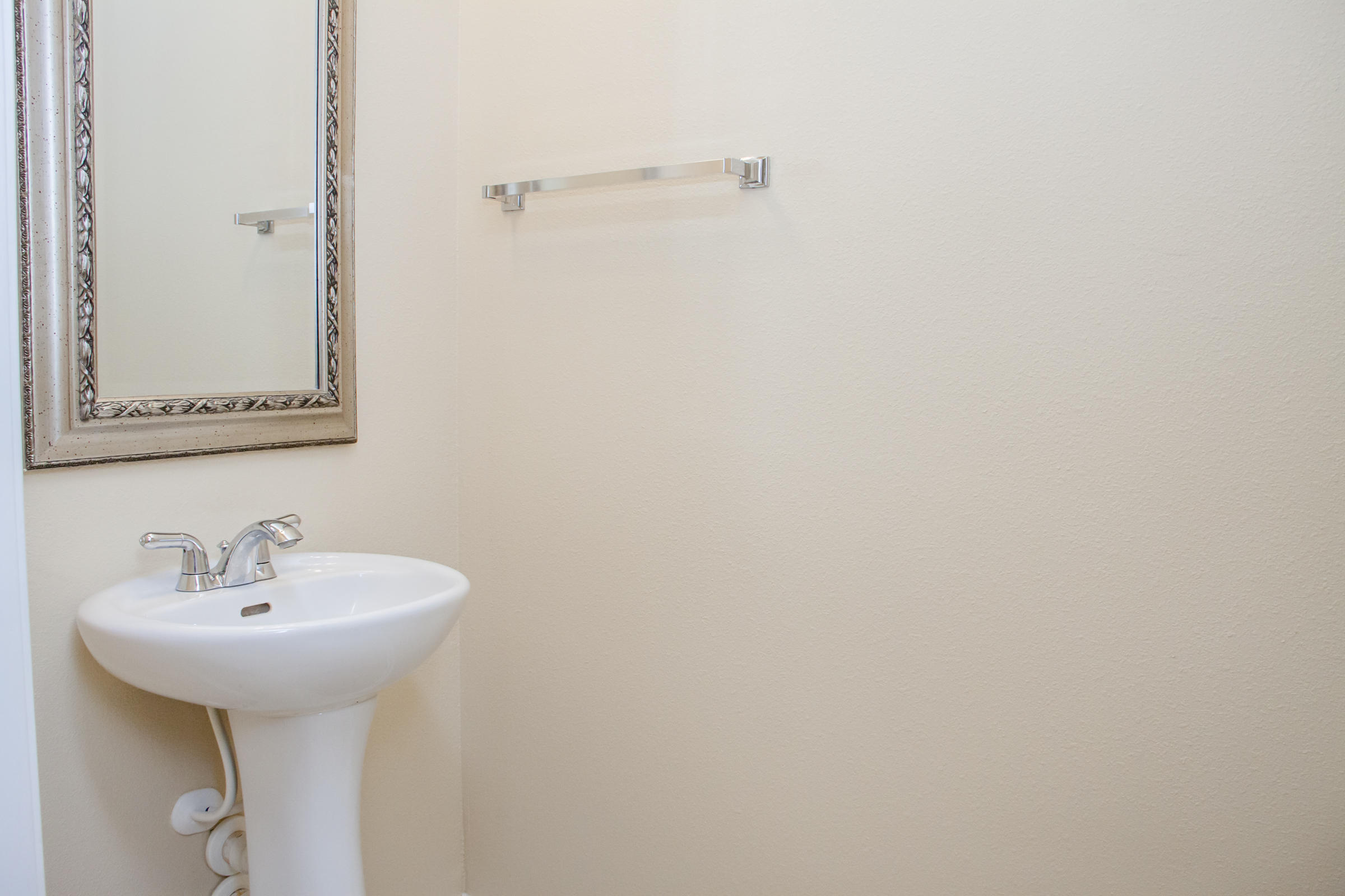 IRON HORSE T/H PH I - Residential Lease