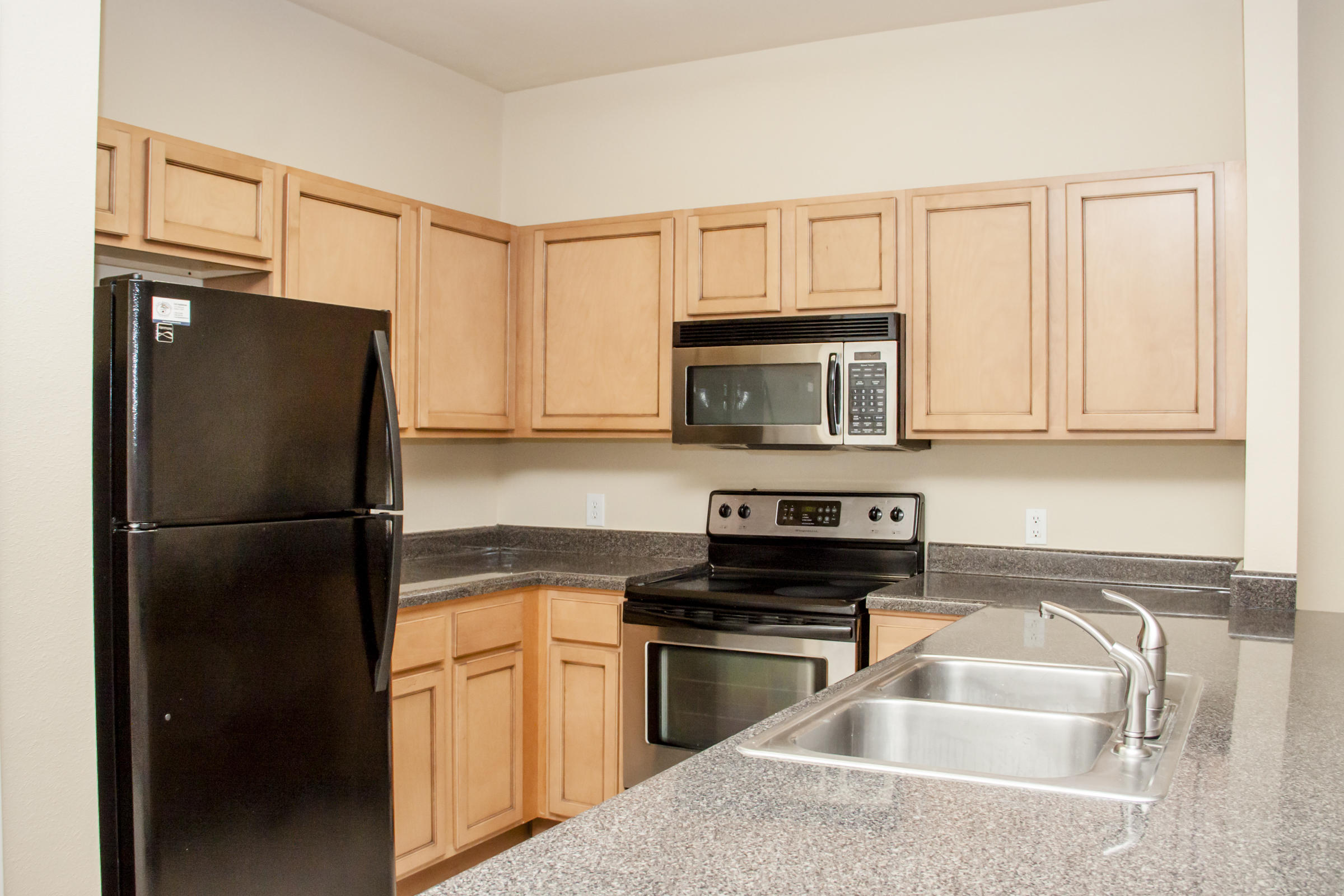 IRON HORSE T/H PH I - Residential Lease