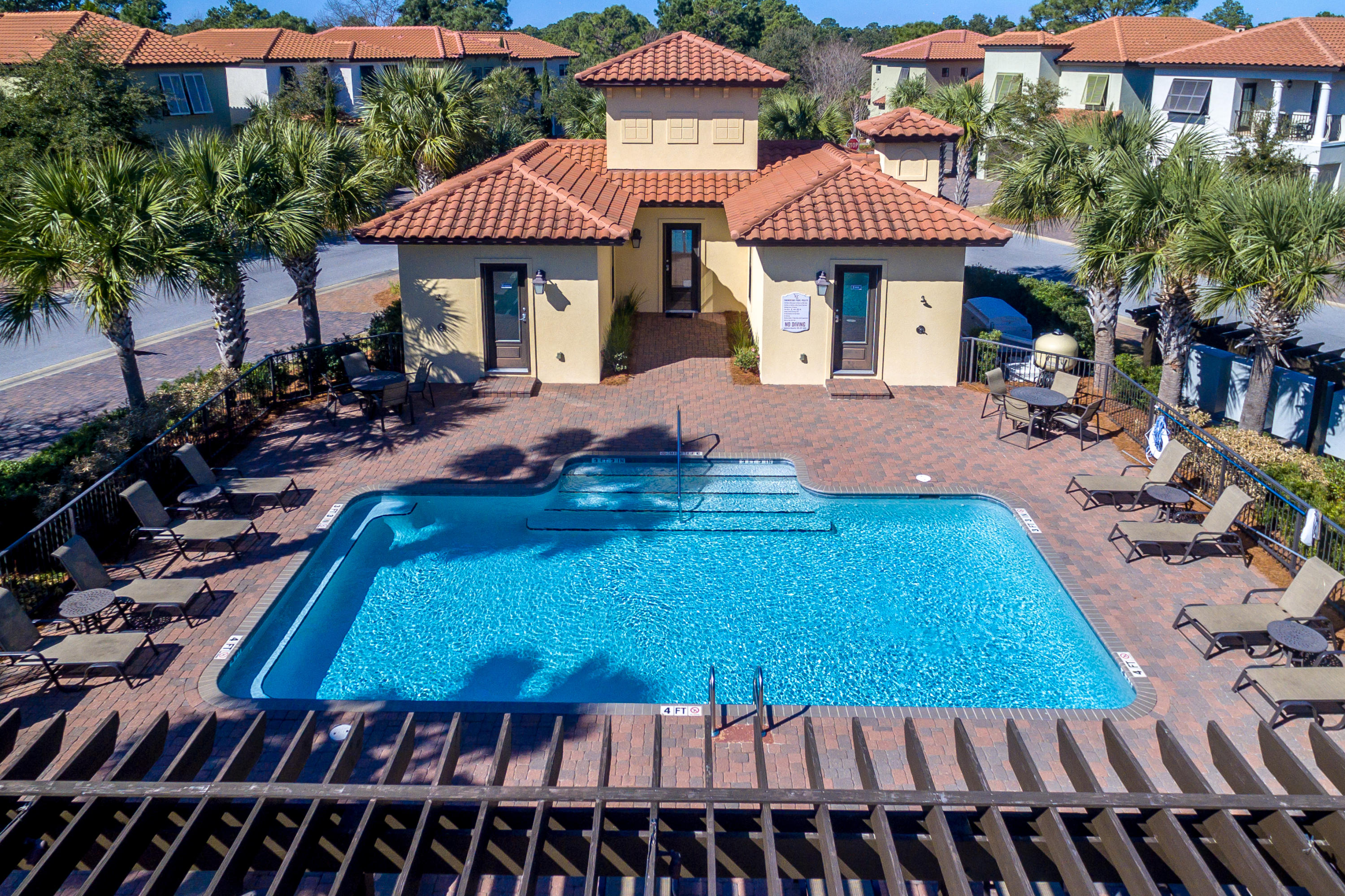 VILLA LAGO - Residential