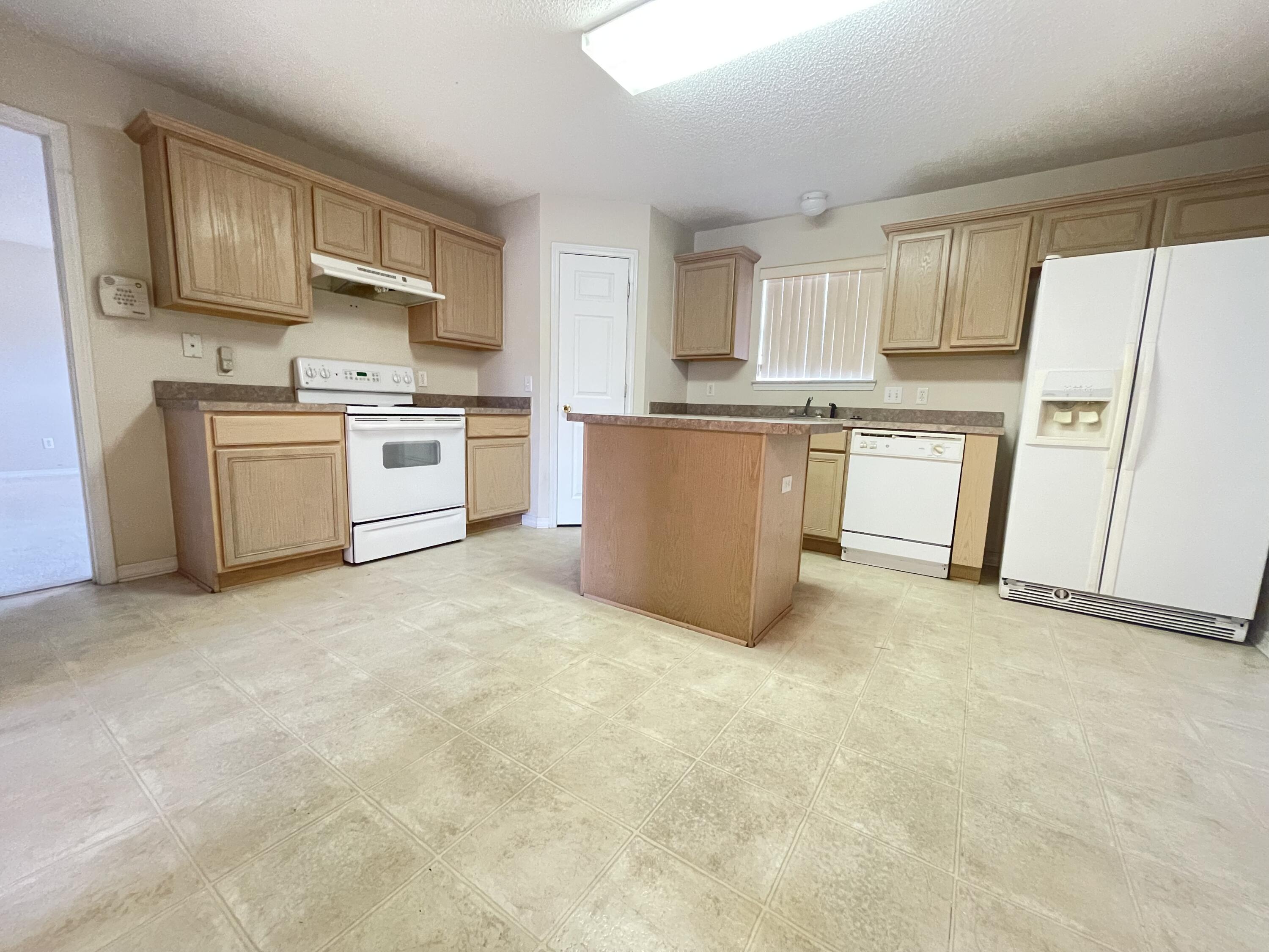 COUNTRYVIEW ESTATES 10TH ADDN - Residential Lease