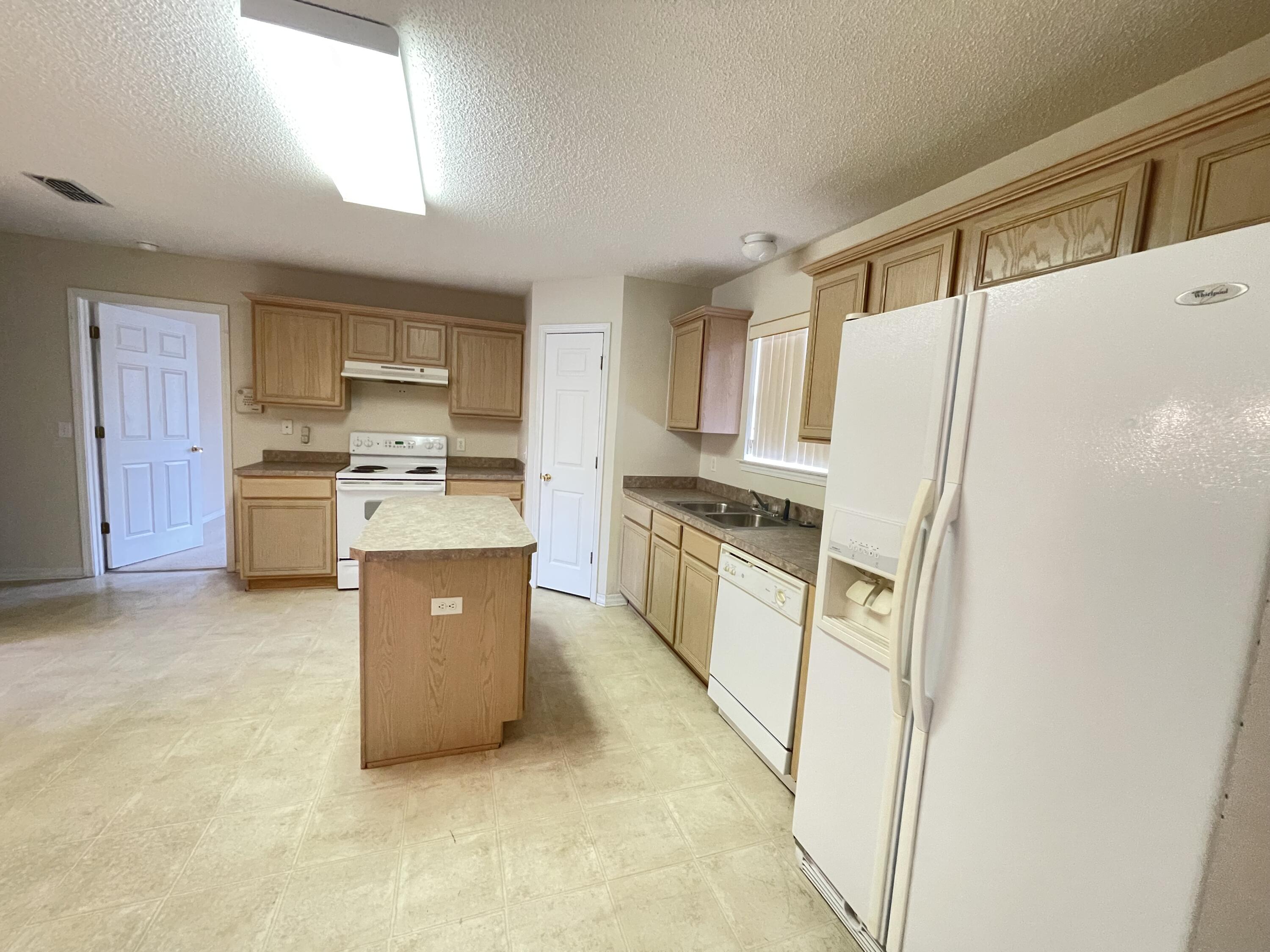COUNTRYVIEW ESTATES 10TH ADDN - Residential Lease