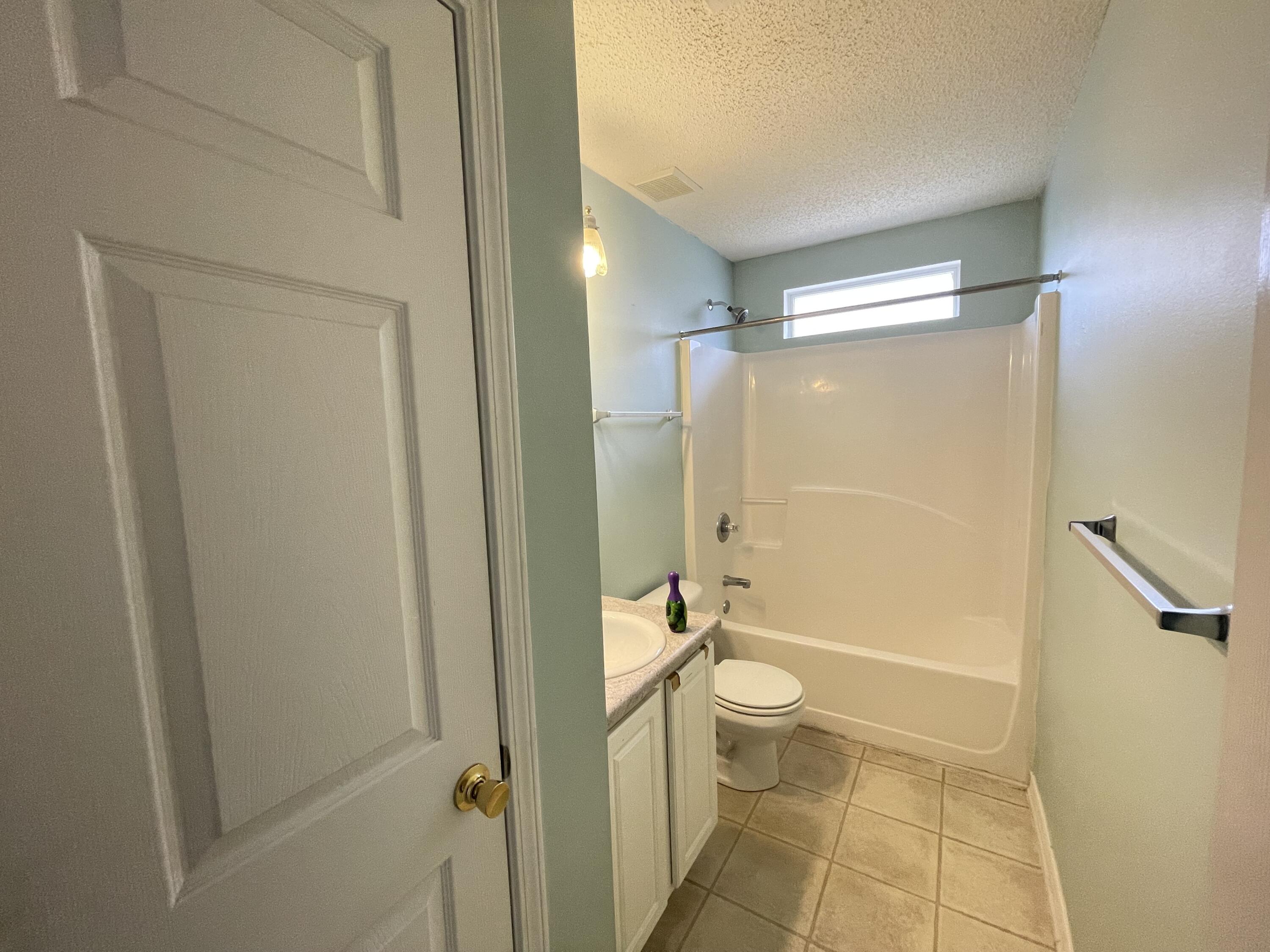 COUNTRYVIEW ESTATES 10TH ADDN - Residential Lease