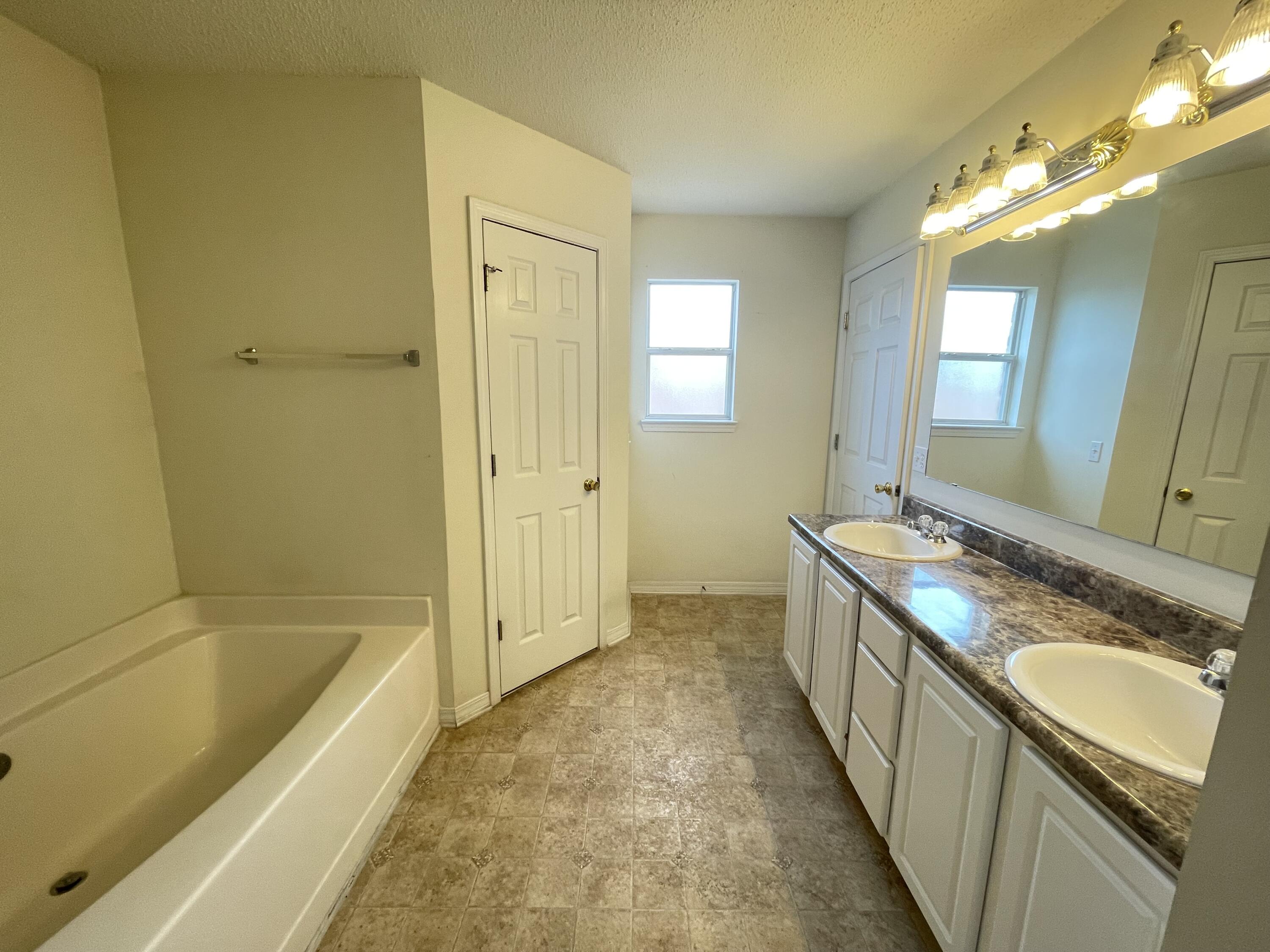 COUNTRYVIEW ESTATES 10TH ADDN - Residential Lease