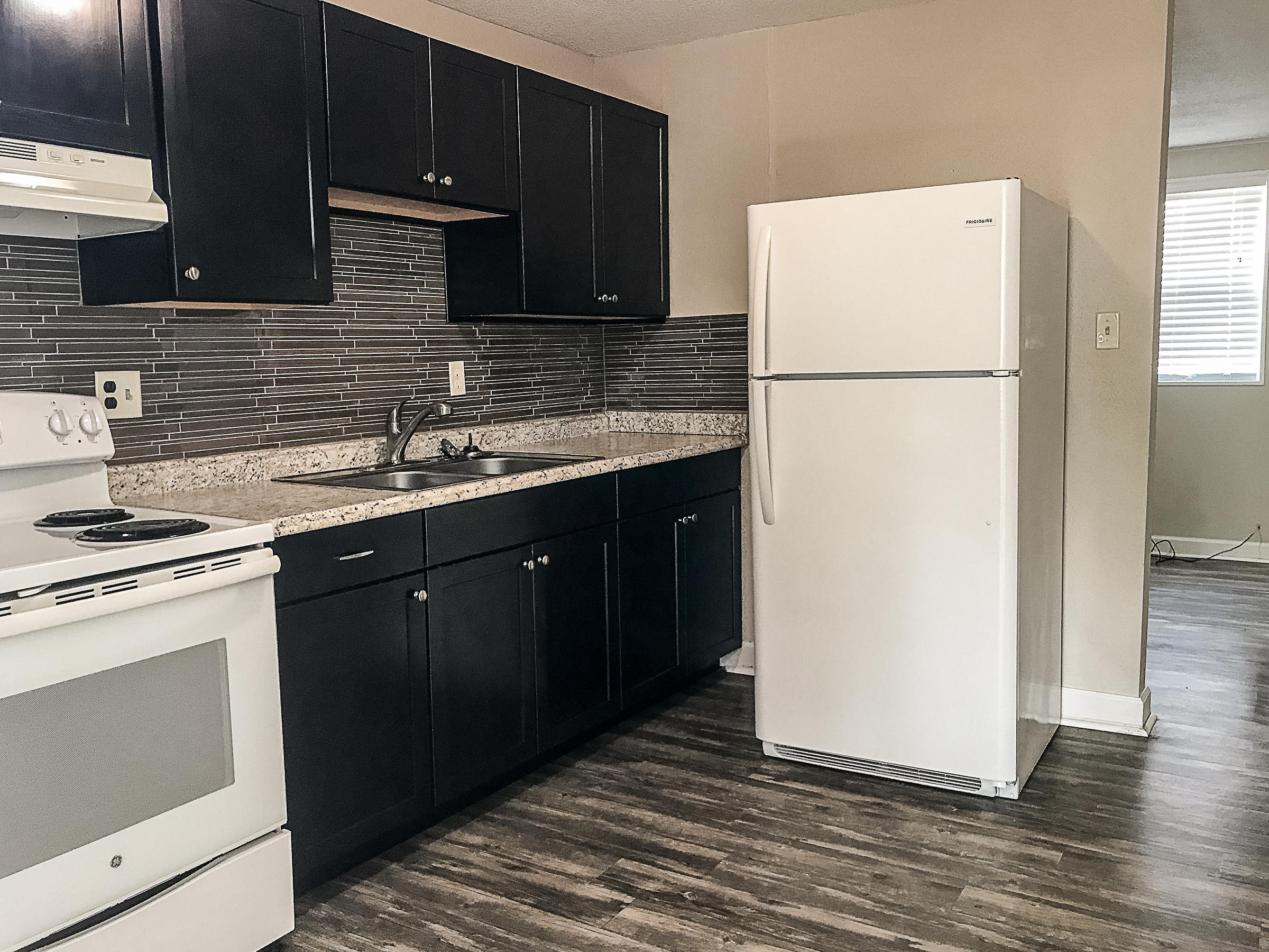 Available 04/21/2025..... Downstairs unit just minutes from the base.  Easy access to beaches, bases and shopping. 2 bedrooms and 1 bath. Neutral paint, vinyl plank flooring, tile in the bathroom and kitchen back splash with updated lighting. Parking lot for parking. Minutes from the base gate. Quarterly pest control service. No smoking. No vaping. No pets allowed.