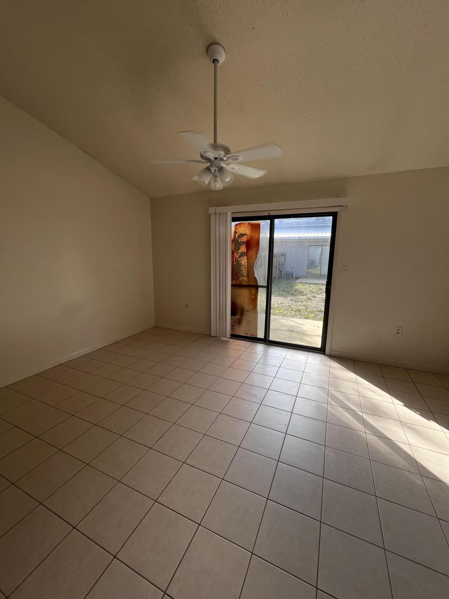 DOWNTOWNER - Residential Lease
