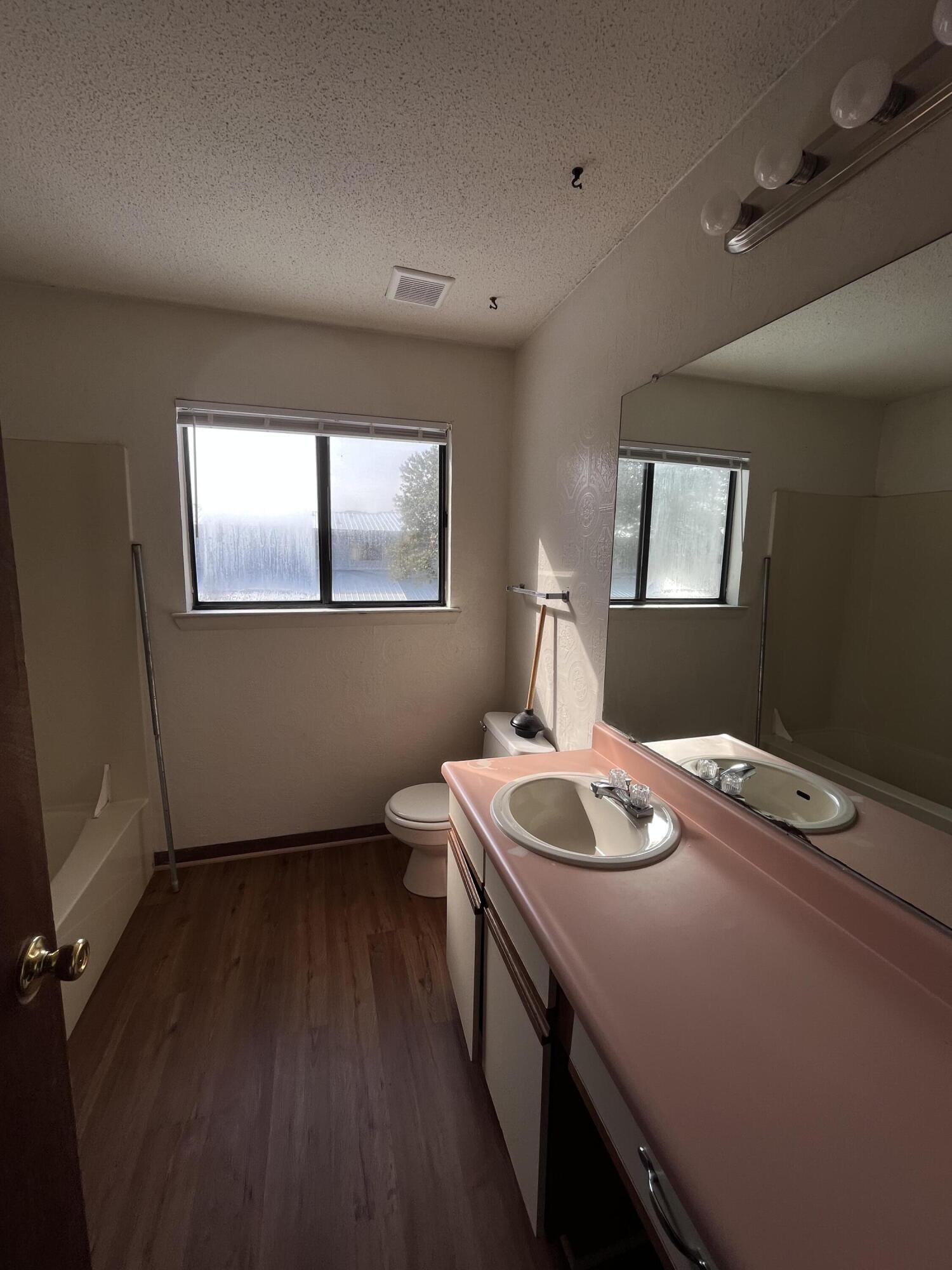 DOWNTOWNER - Residential Lease