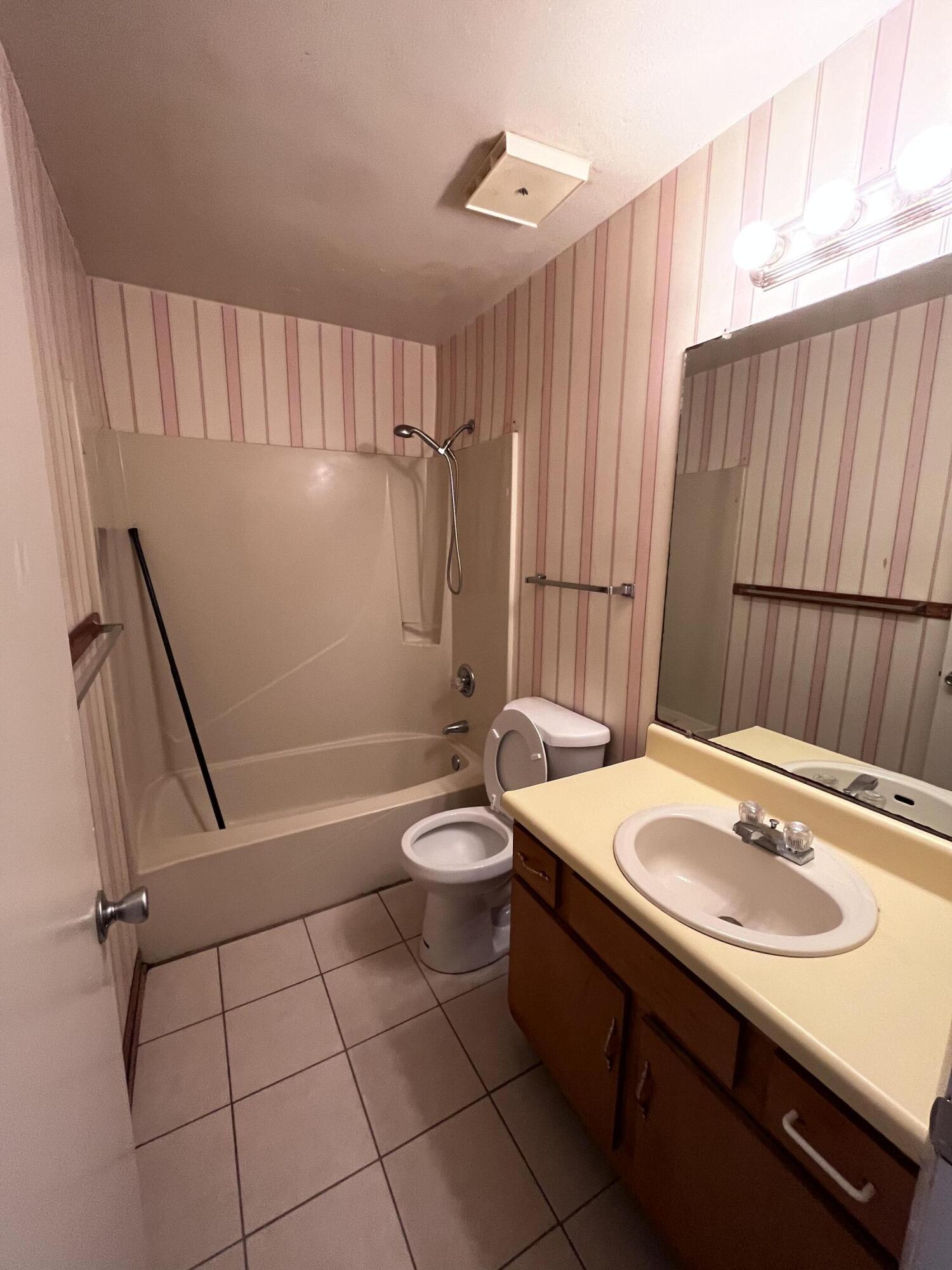 DOWNTOWNER - Residential Lease