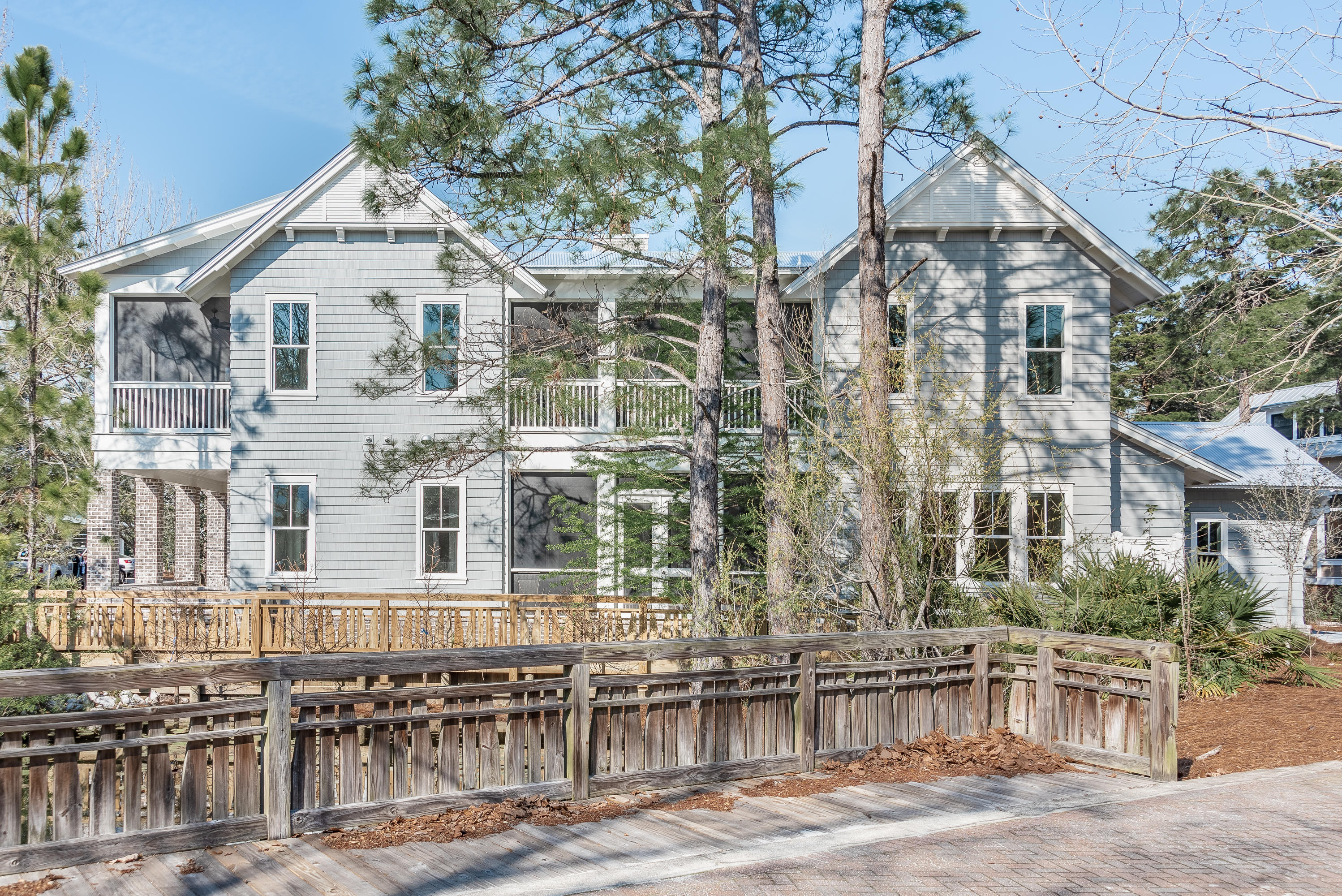 Beautiful 4 bedroom home across from the lake.